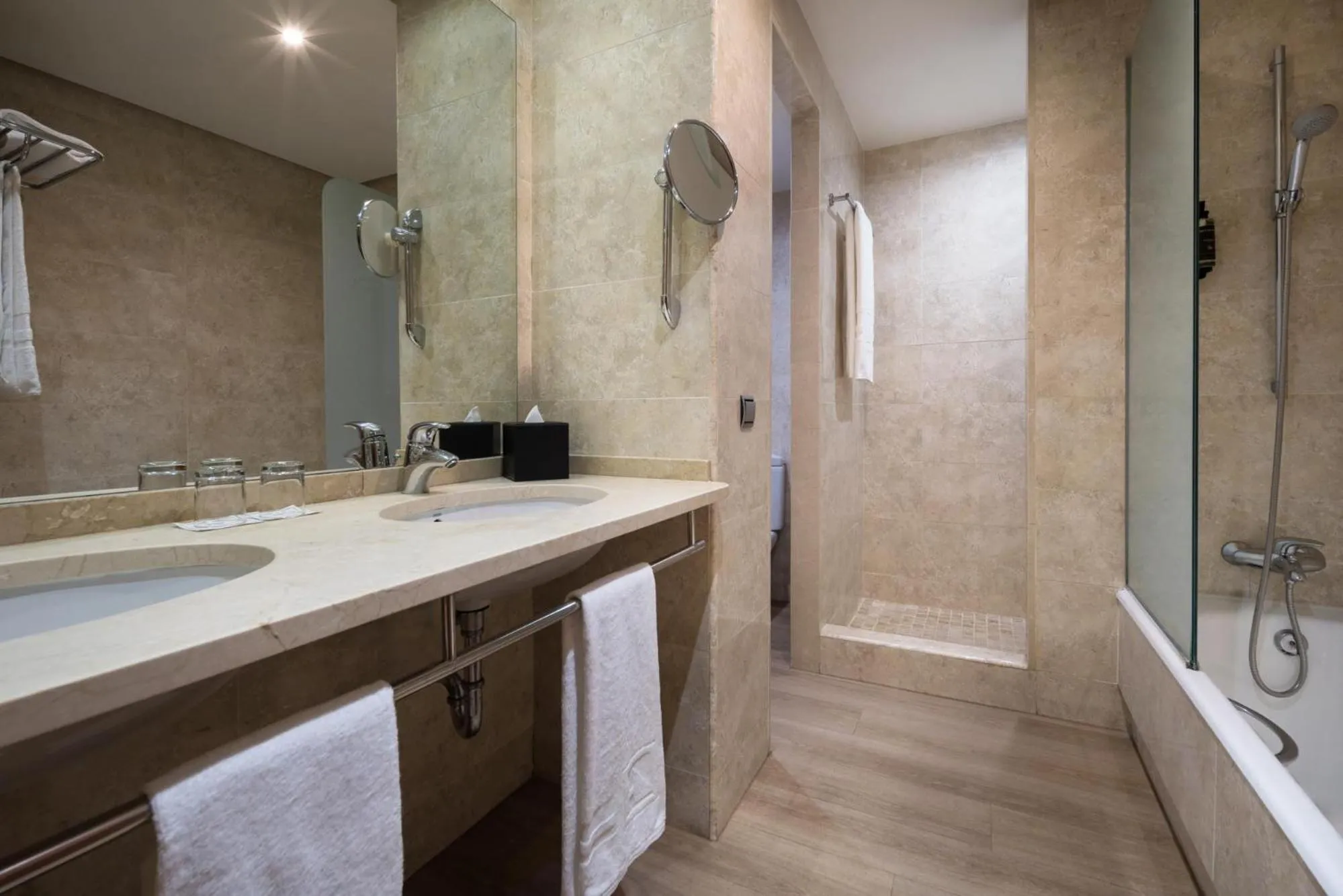 Shower in Eurostars Al-Ándalus Palace