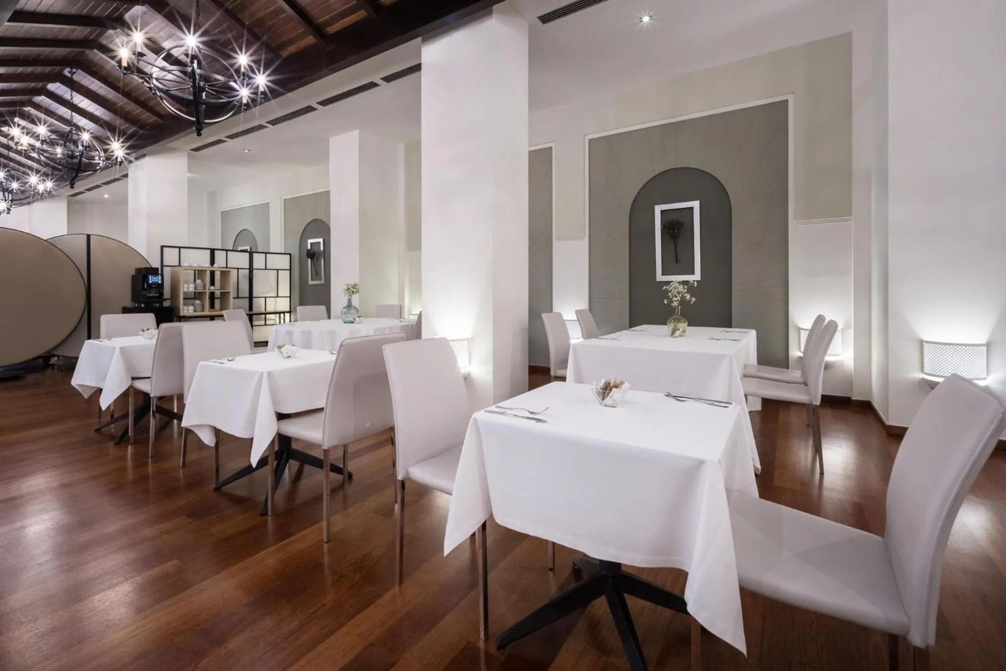 Restaurant/places to eat in Eurostars Al-Ándalus Palace