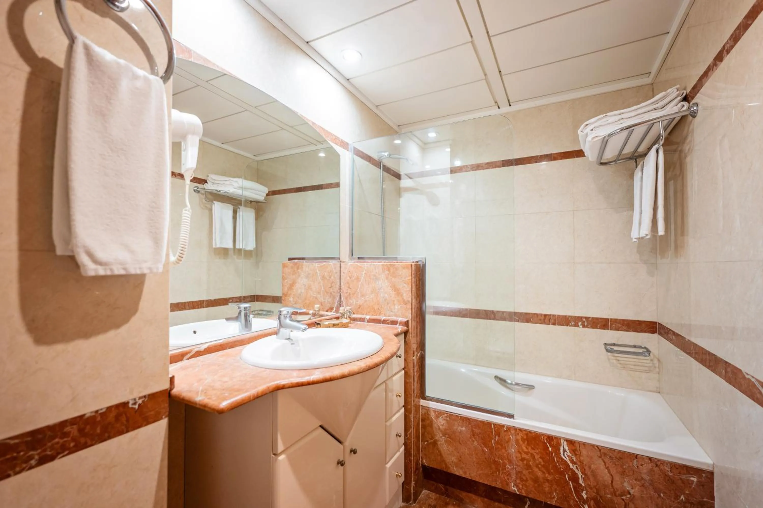 Bathroom in Apartaments Marina - Abapart