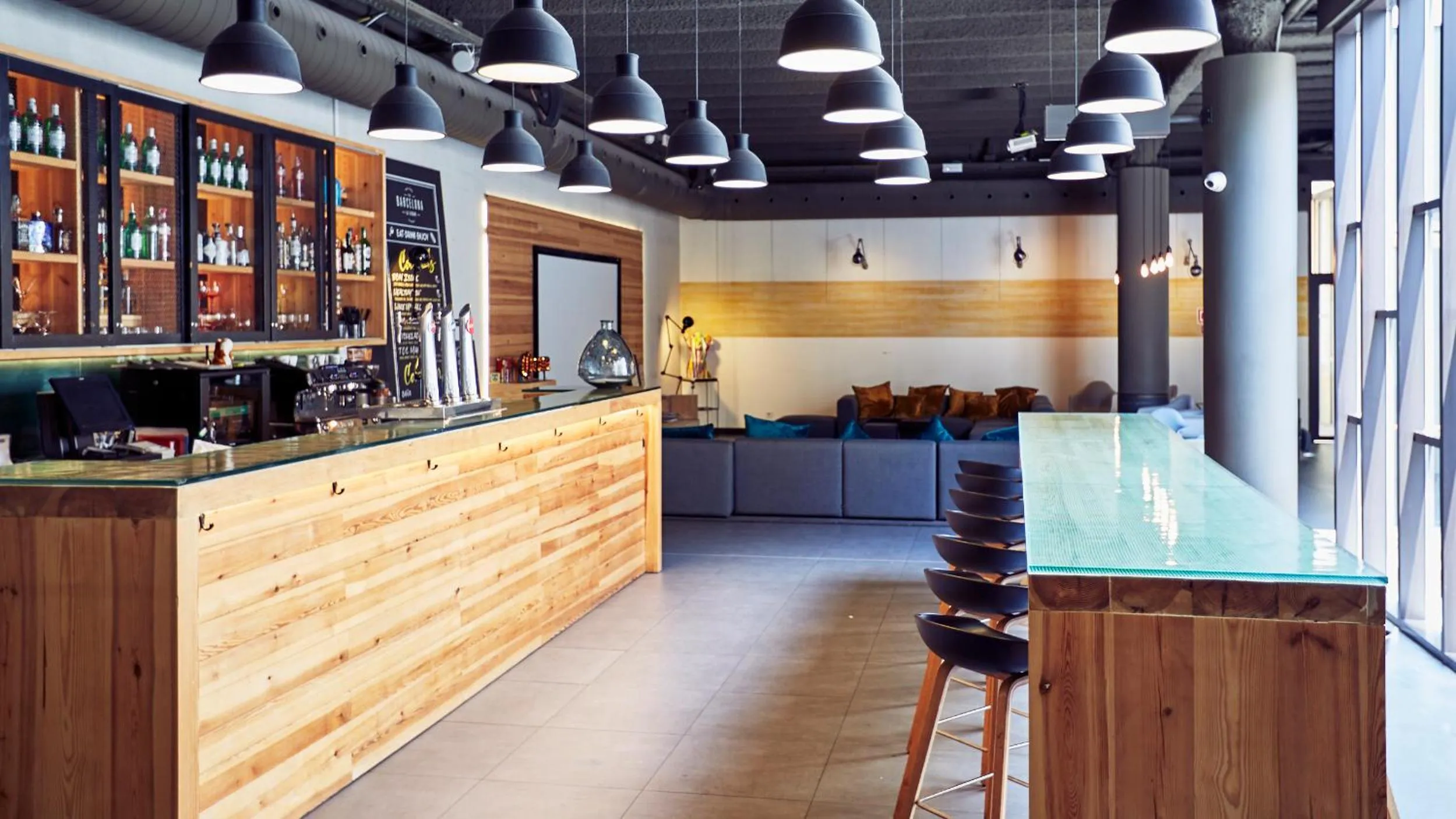 Living room in TOC Hostel Barcelona