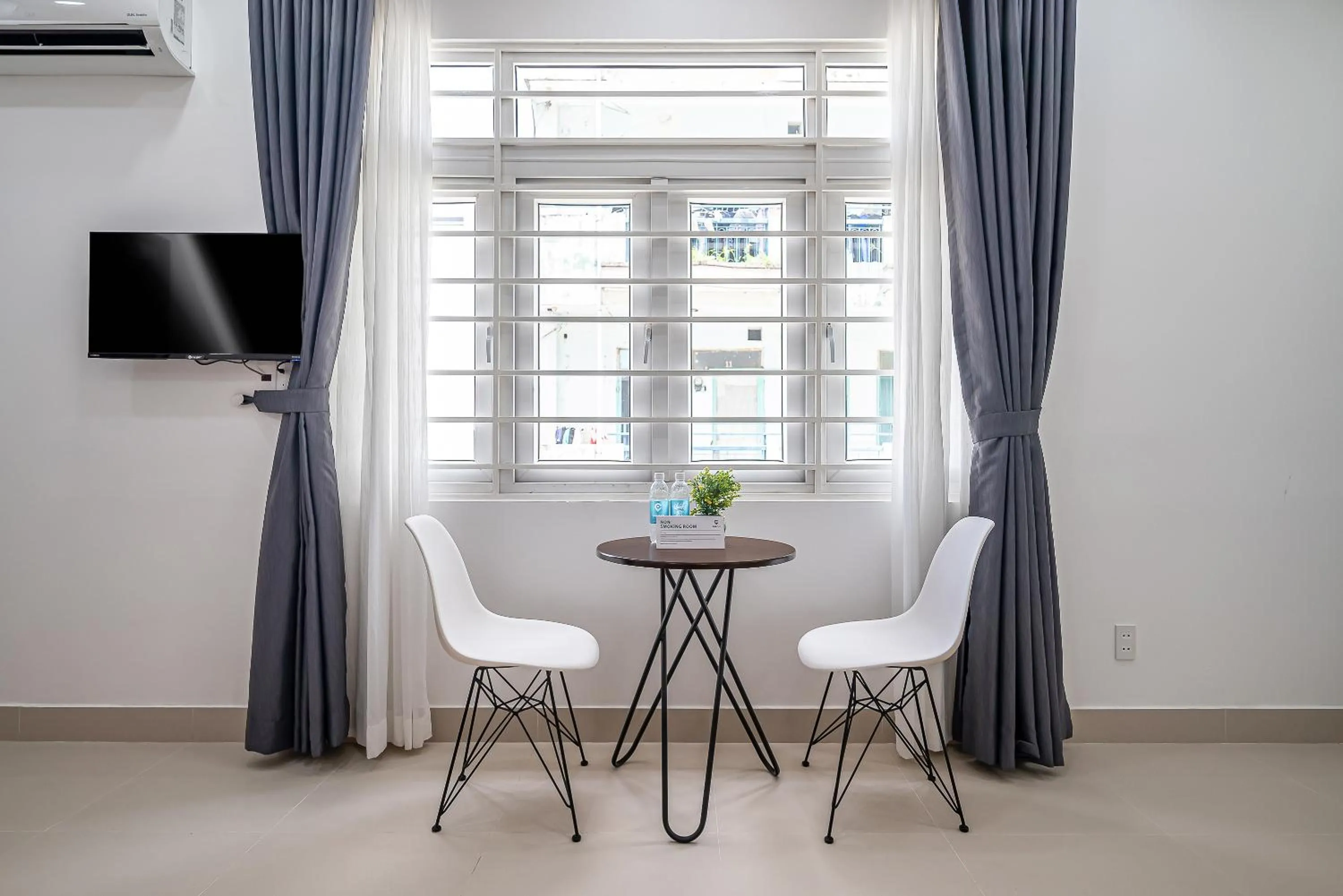 TV and multimedia in Cozrum Homes - Retro House