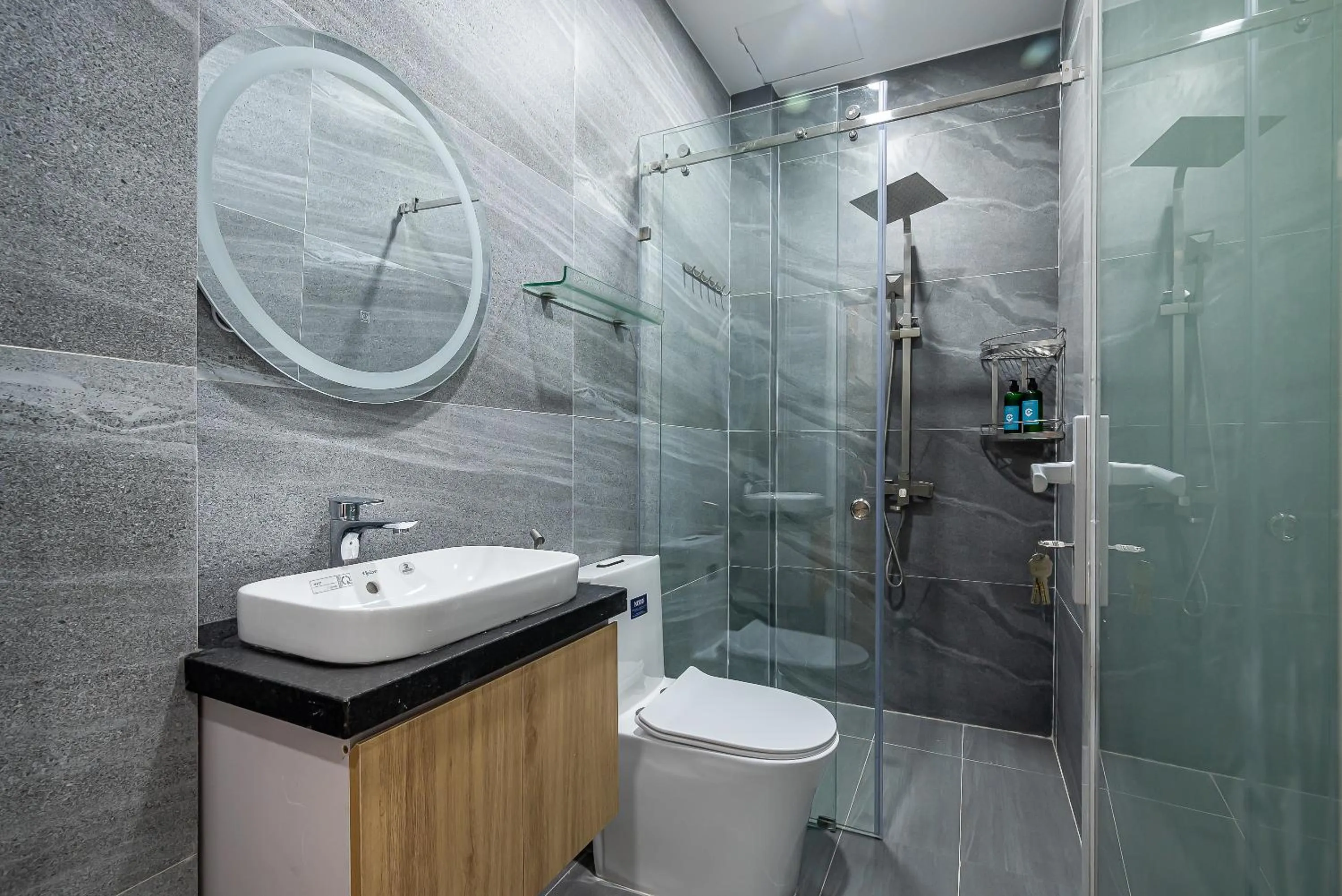 Shower in Cozrum Homes - Retro House