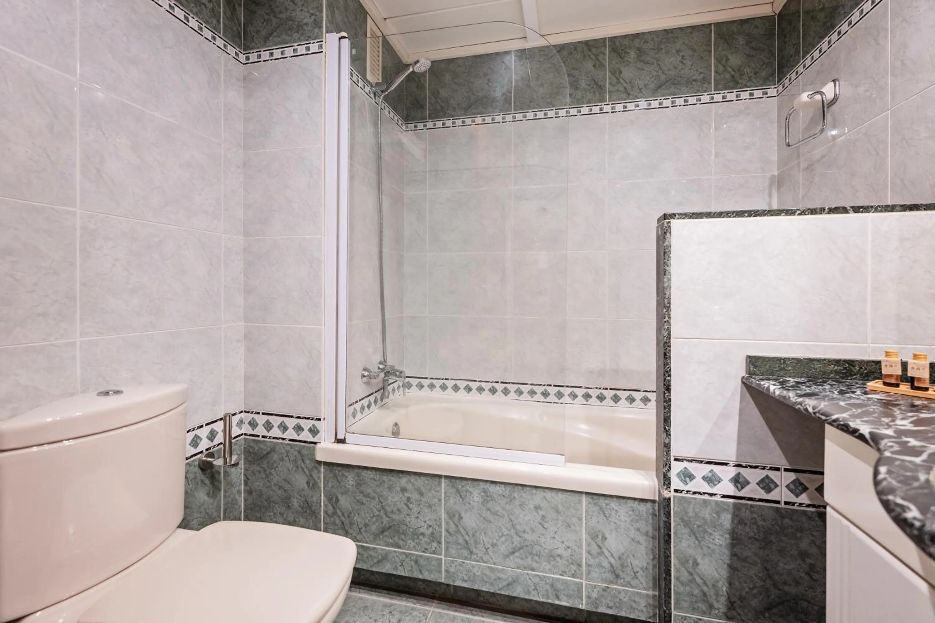 Shower in Aparthotel Napols - Abapart