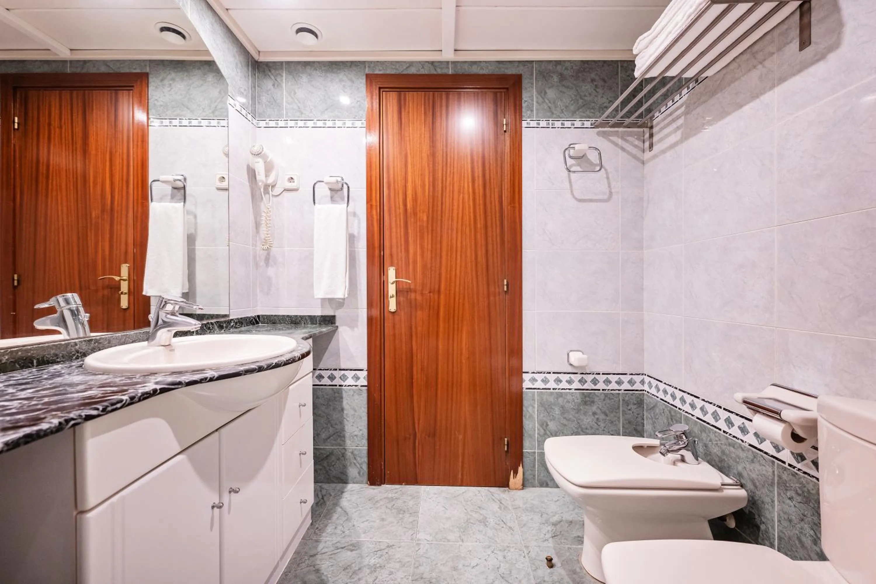 Shower in Aparthotel Napols - Abapart