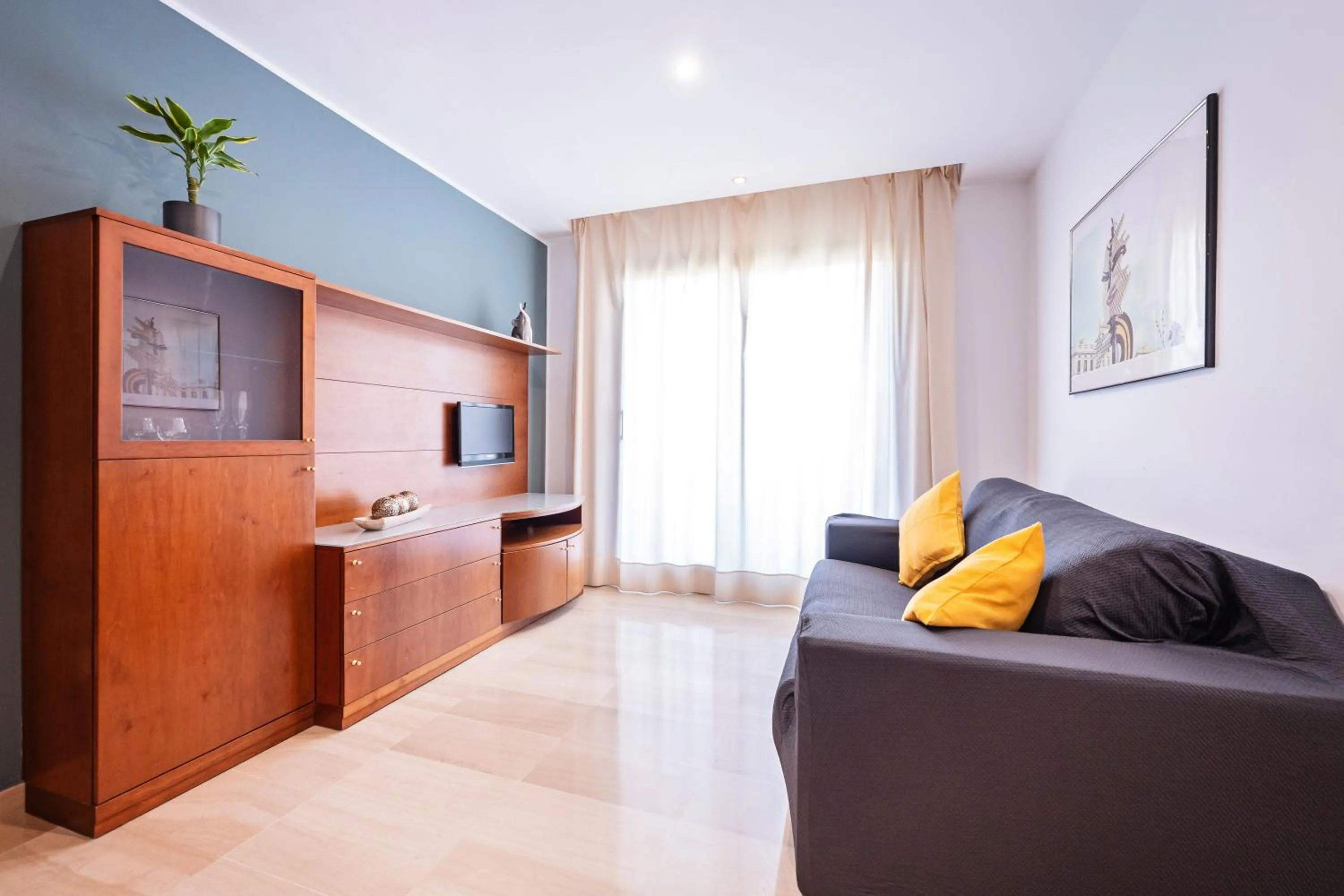 TV and multimedia in Aparthotel Napols - Abapart