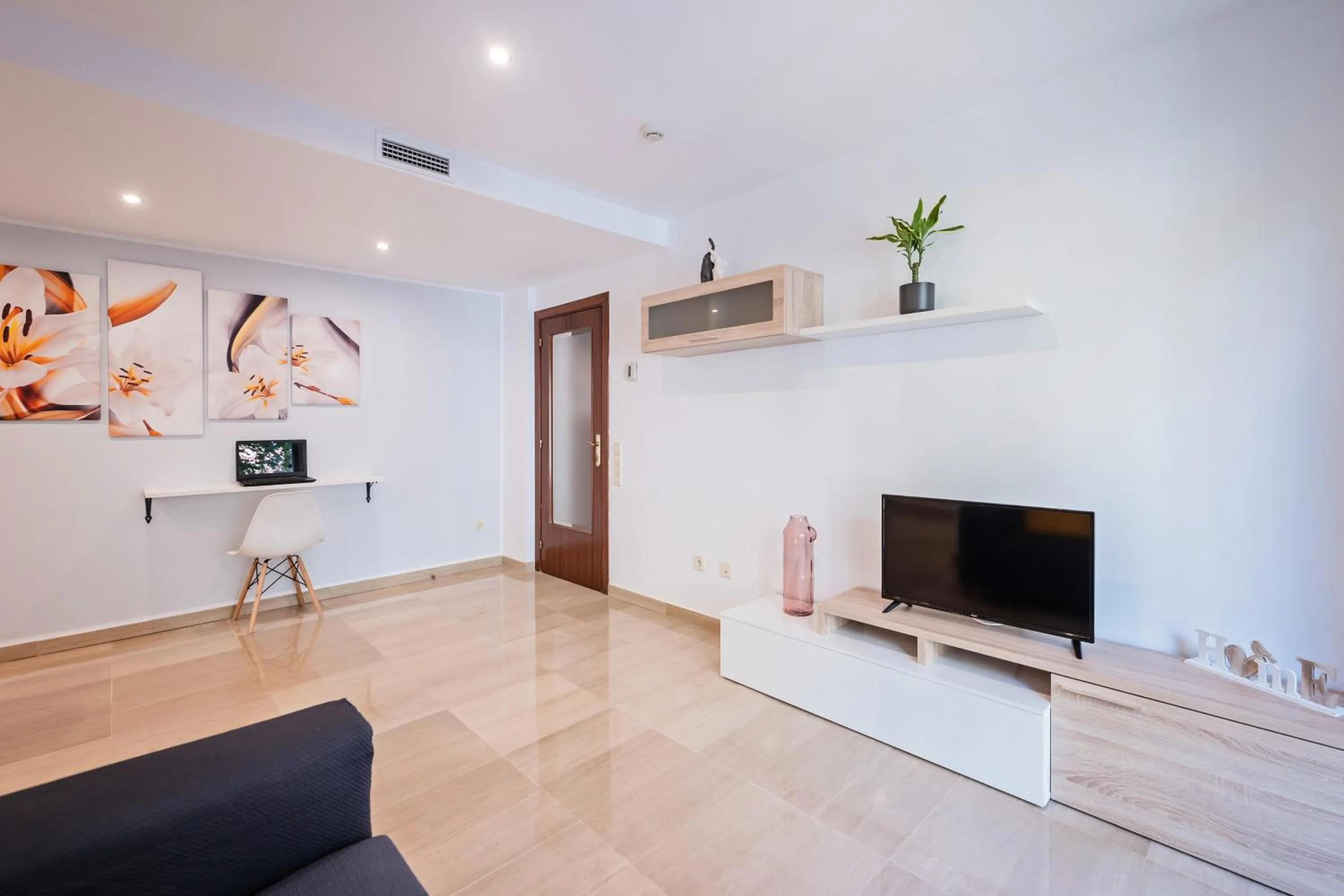 TV and multimedia in Aparthotel Napols - Abapart