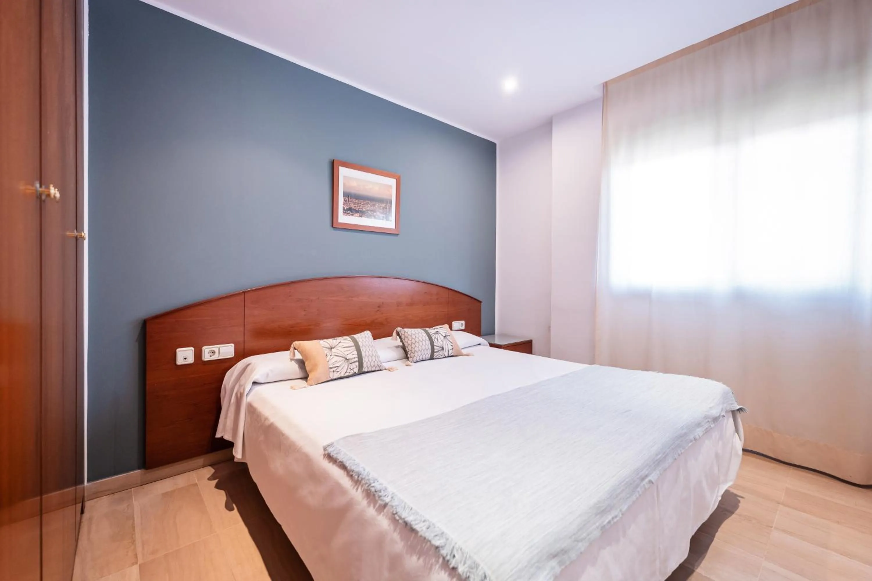 Bed in Aparthotel Napols - Abapart