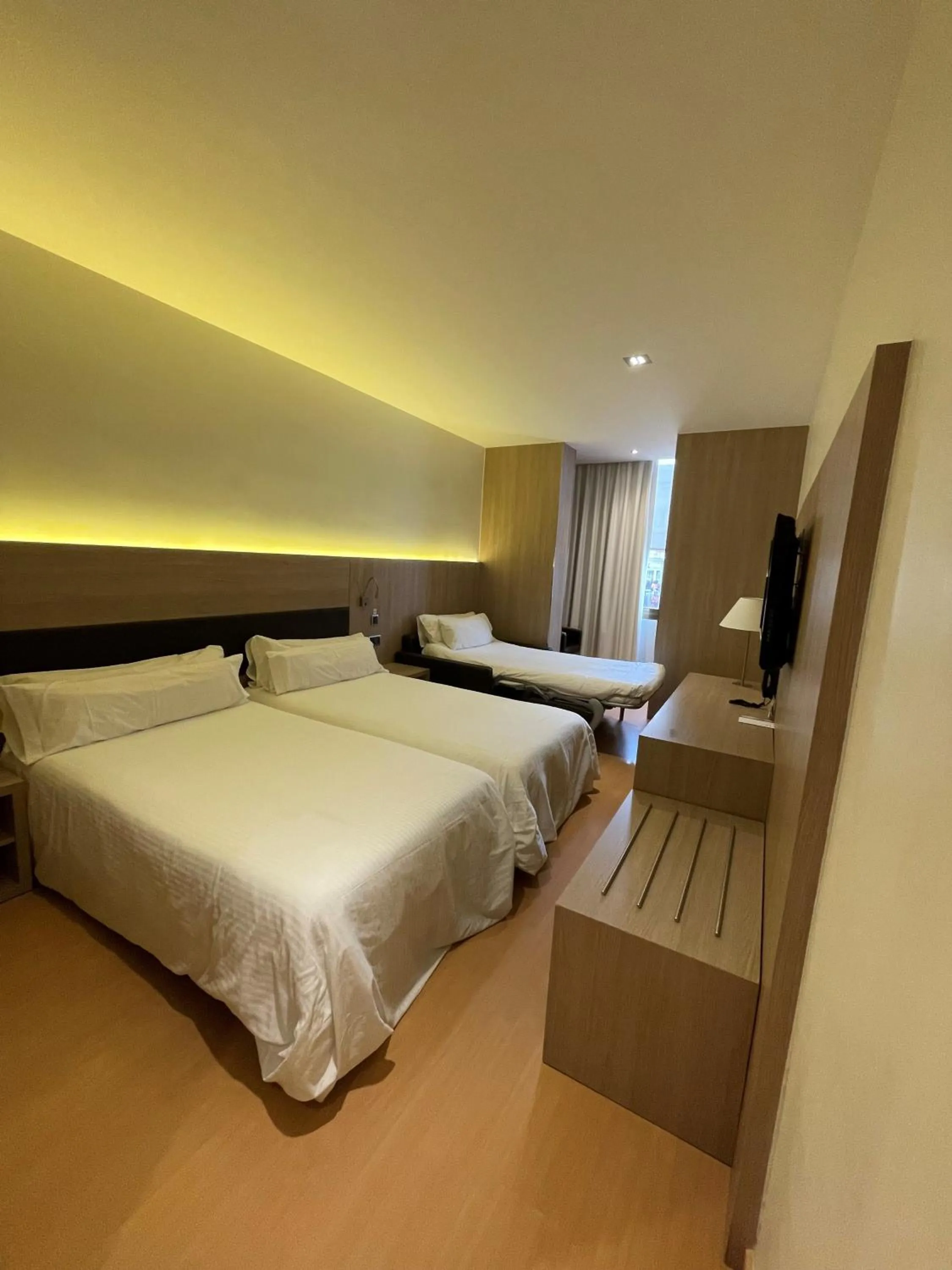 Bedroom, Bed in Hotel Lleó