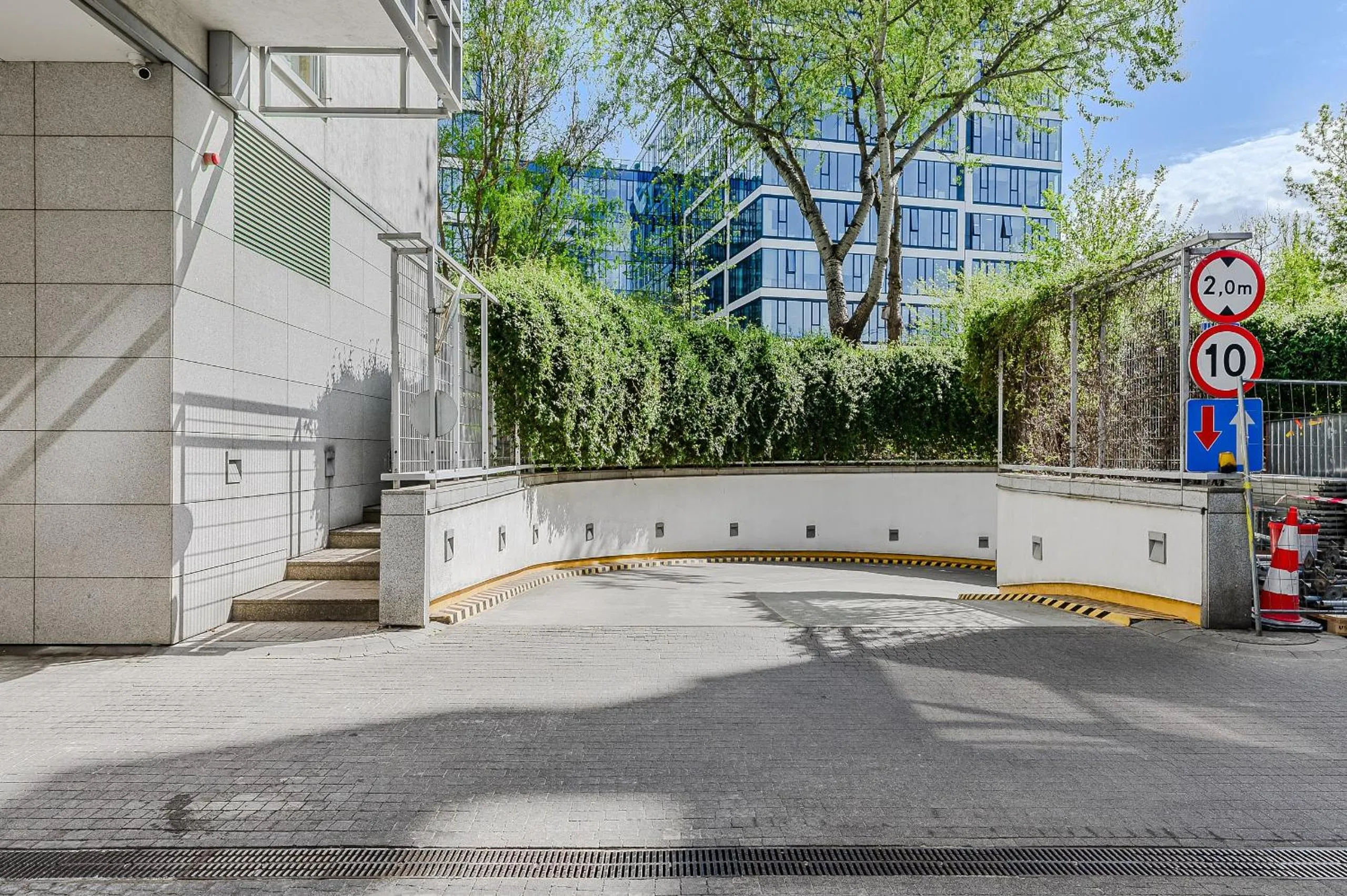 Parking in Slominskiego 7 P&O Apartments