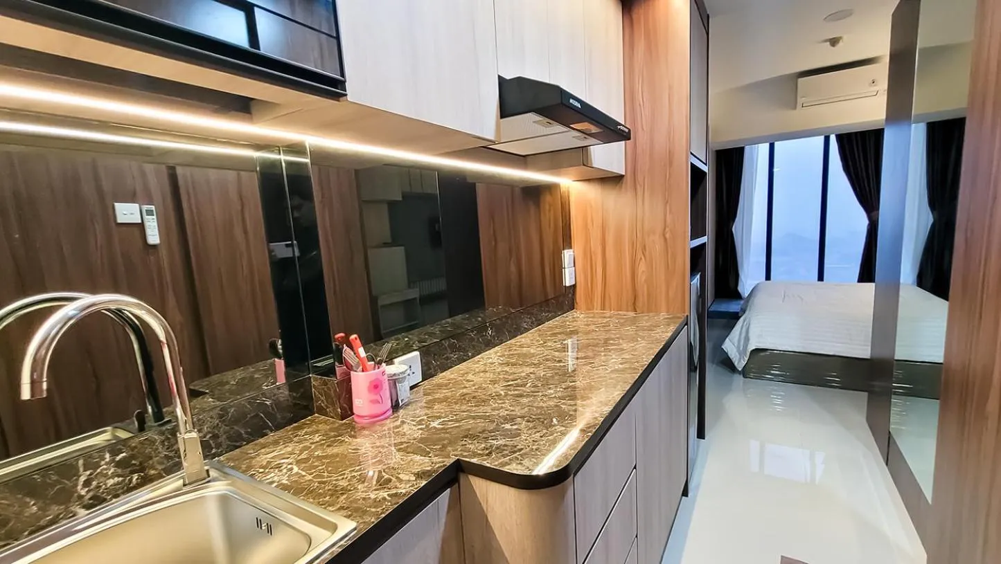 Kitchen or kitchenette in Palam Mansion at Meisterstadt Pollux Habibie Apartment