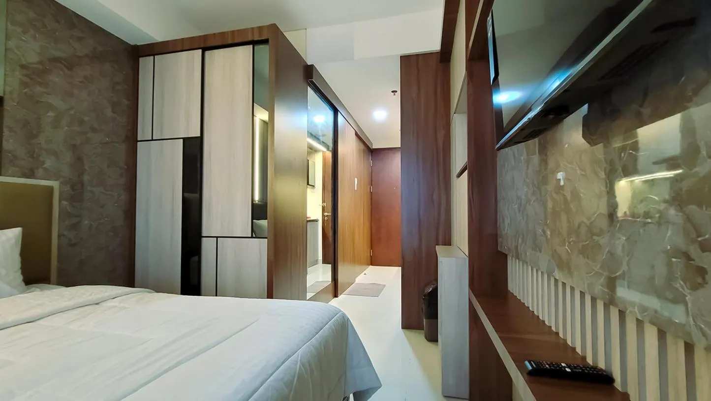 Photo of the whole room, Bed in Palam Mansion at Meisterstadt Pollux Habibie Apartment