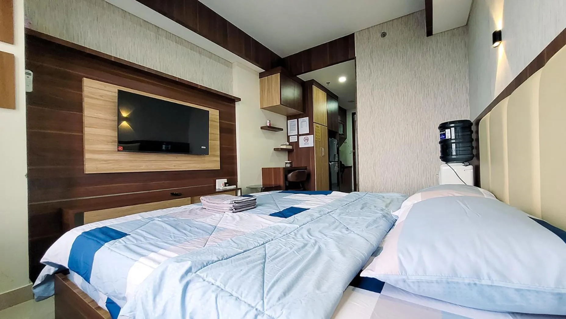Communal lounge/ TV room, Bed in Palam Mansion at Meisterstadt Pollux Habibie Apartment