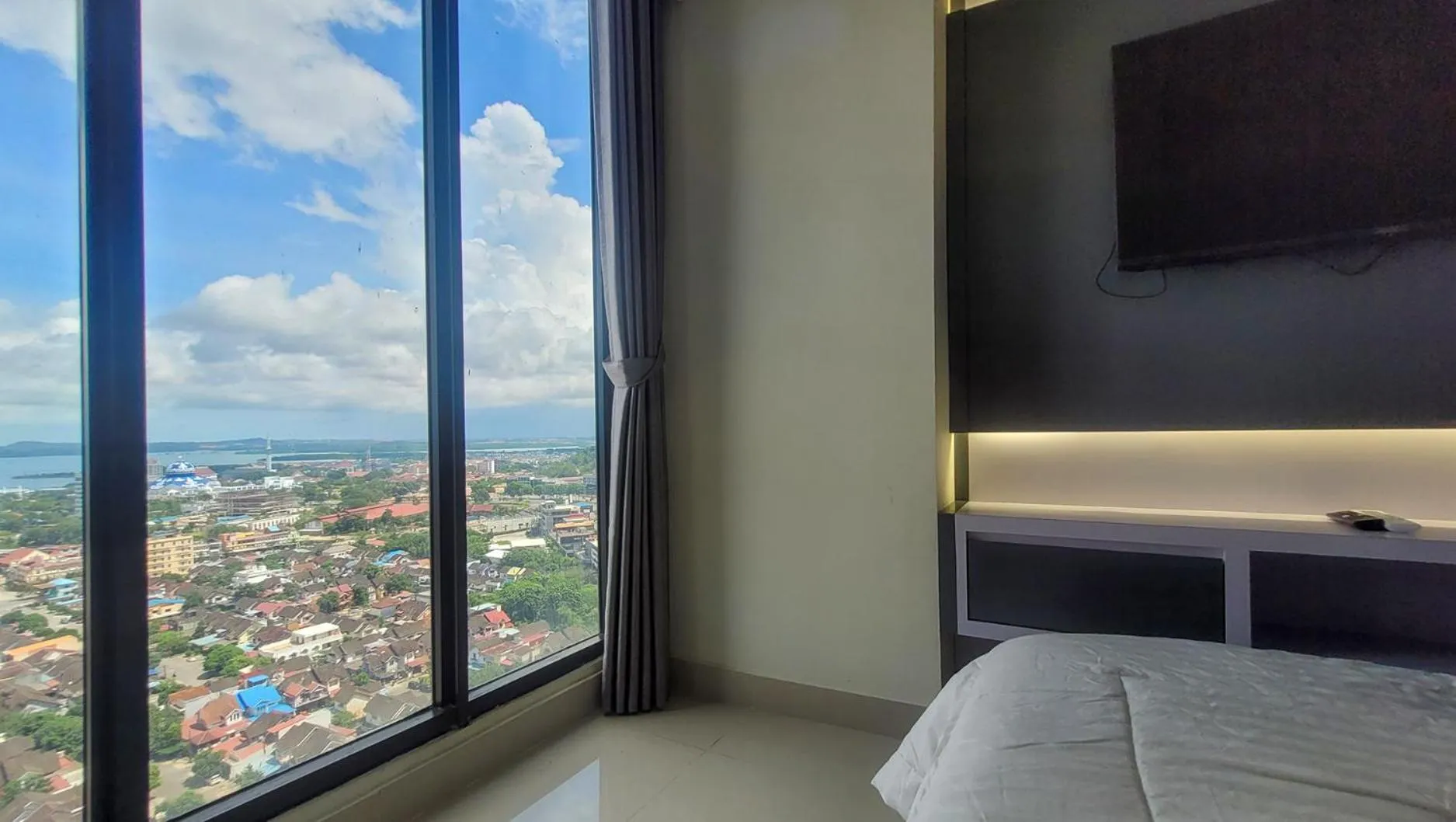 TV and multimedia, Bed in Palam Mansion at Meisterstadt Pollux Habibie Apartment