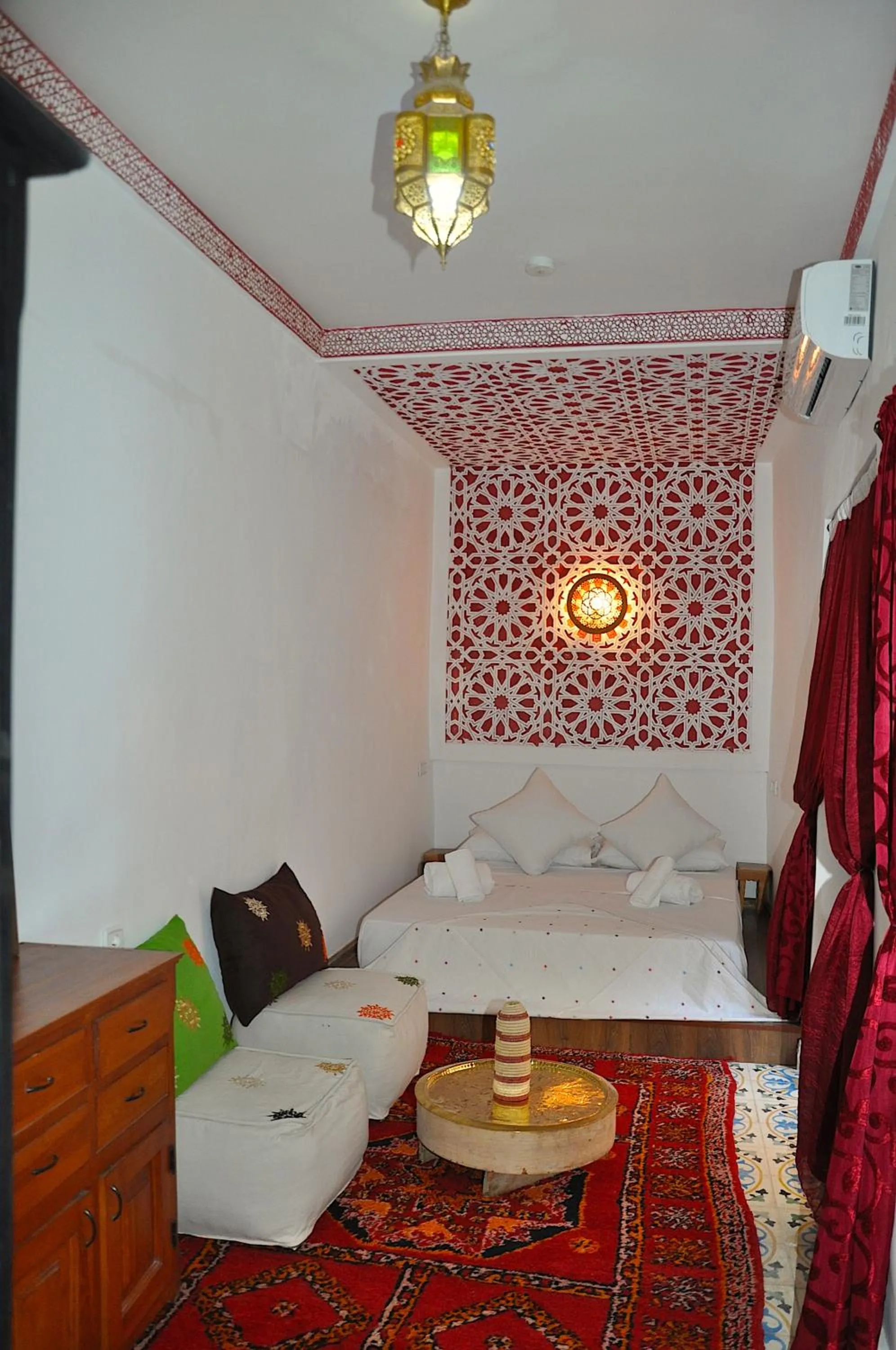 Photo of the whole room, Bed in Dar Aouinti