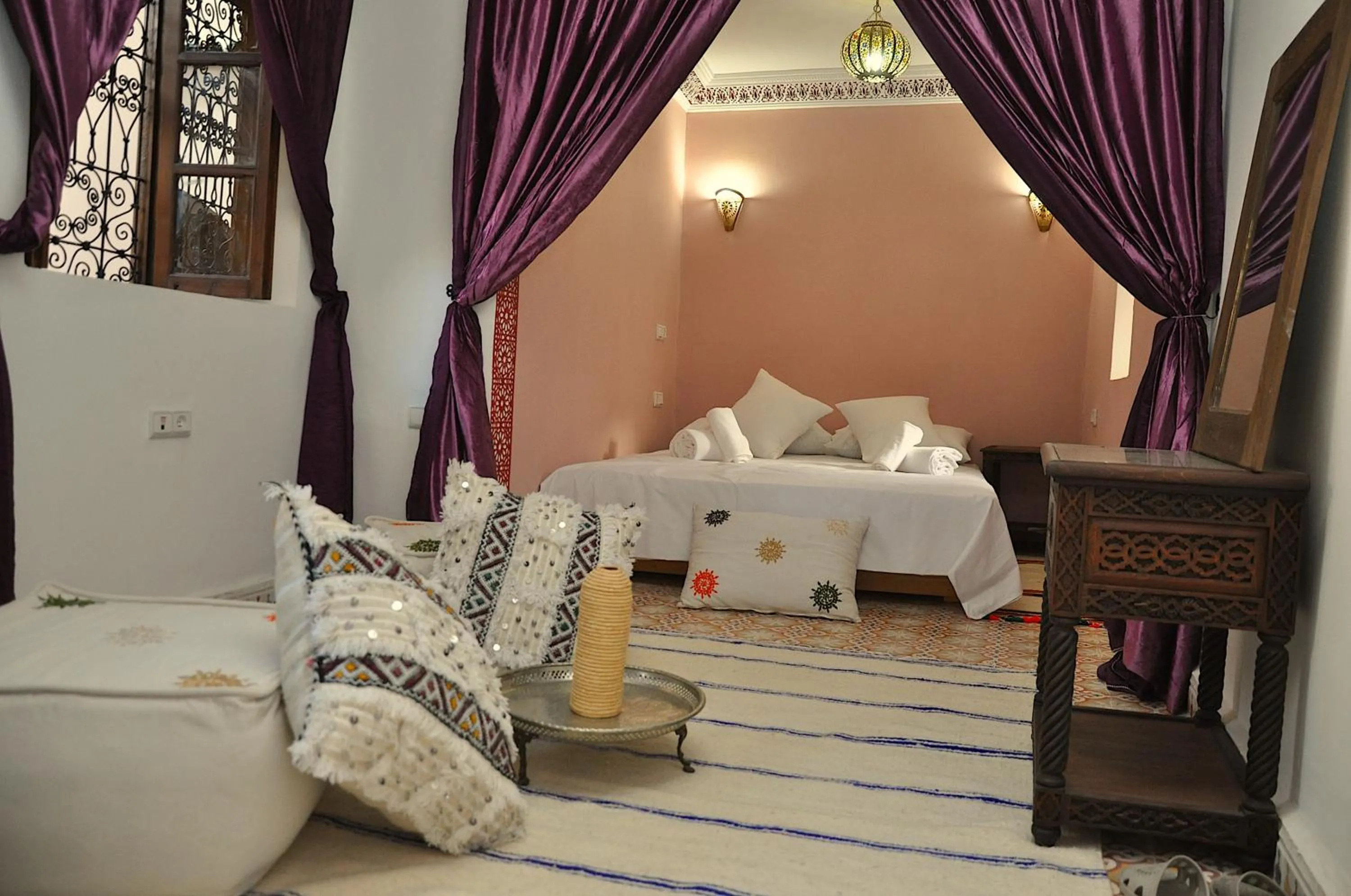 Photo of the whole room, Bed in Dar Aouinti