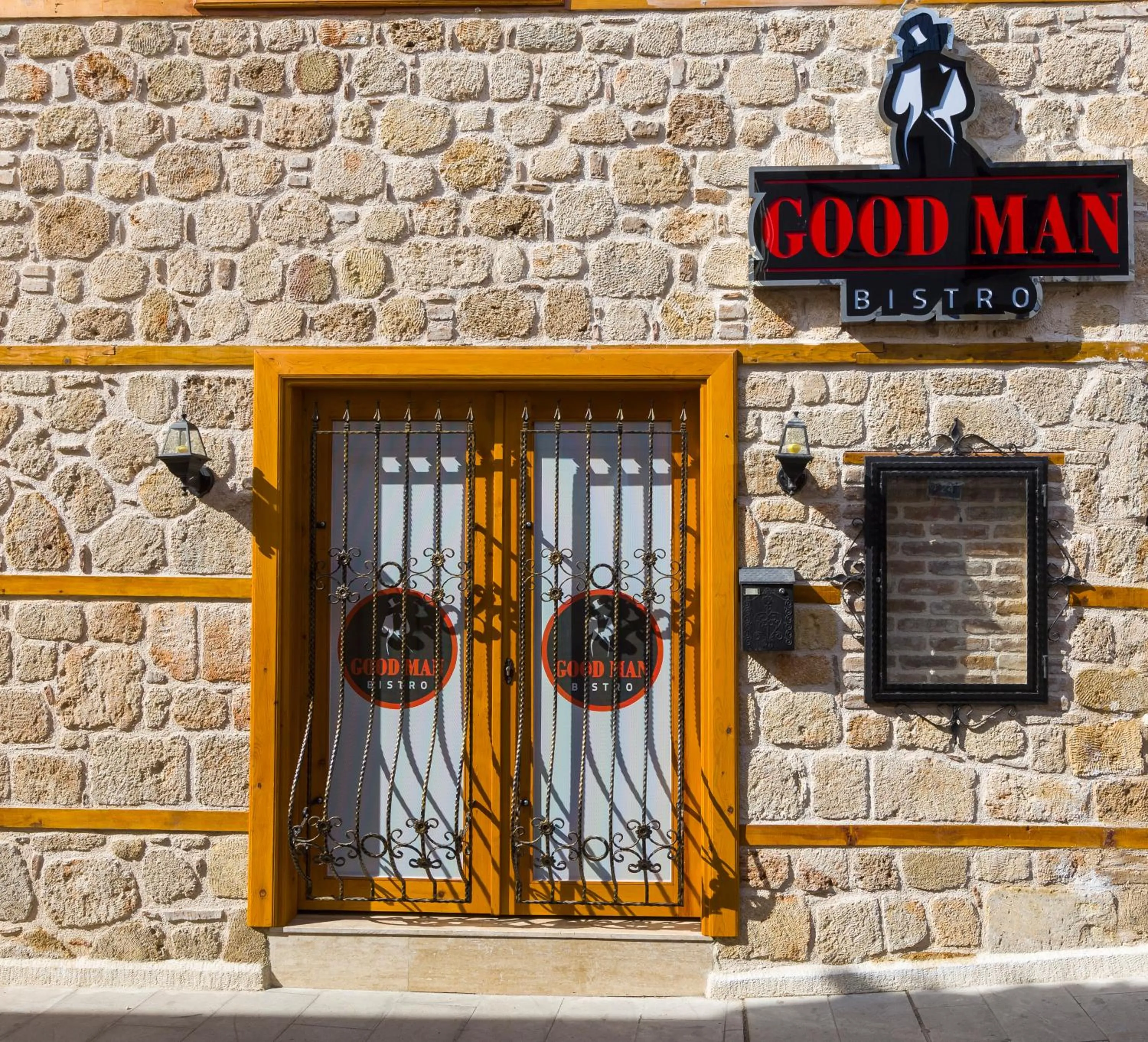 Facade/entrance in Goodman Hotel & Bistro