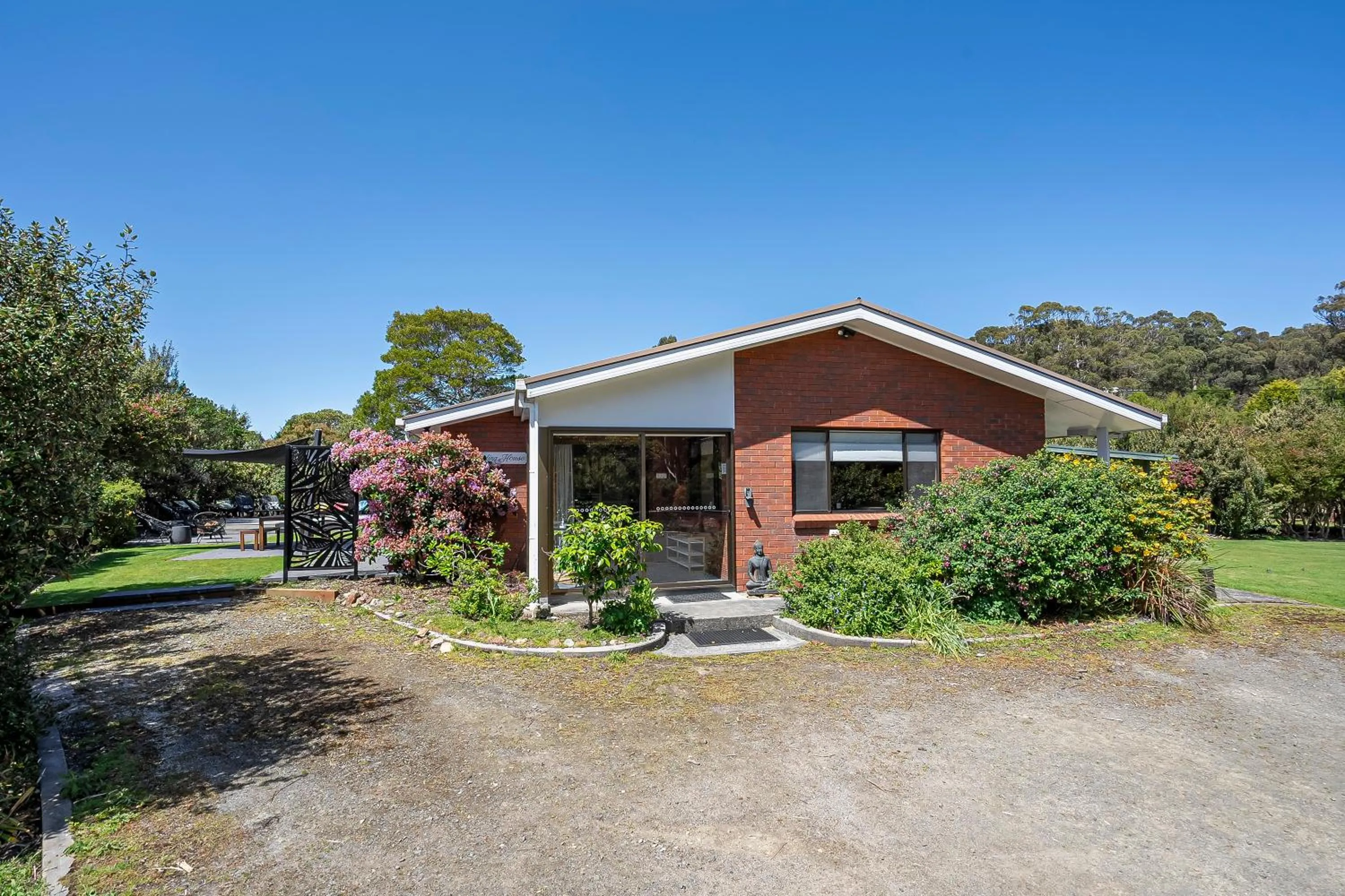 Property building in Lumeah Retreat Bruny Island