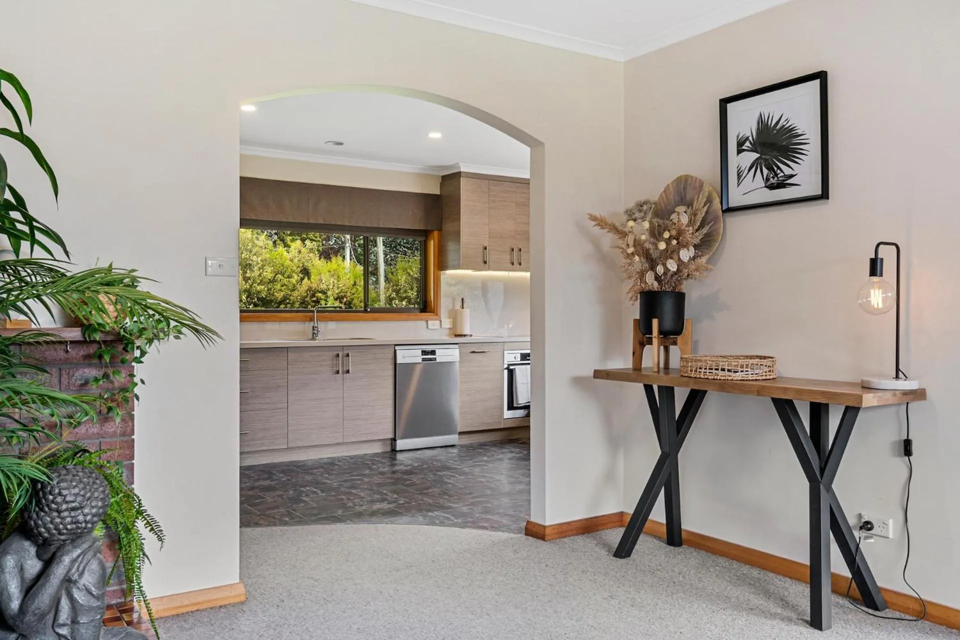 Kitchen or kitchenette in Lumeah Retreat Bruny Island