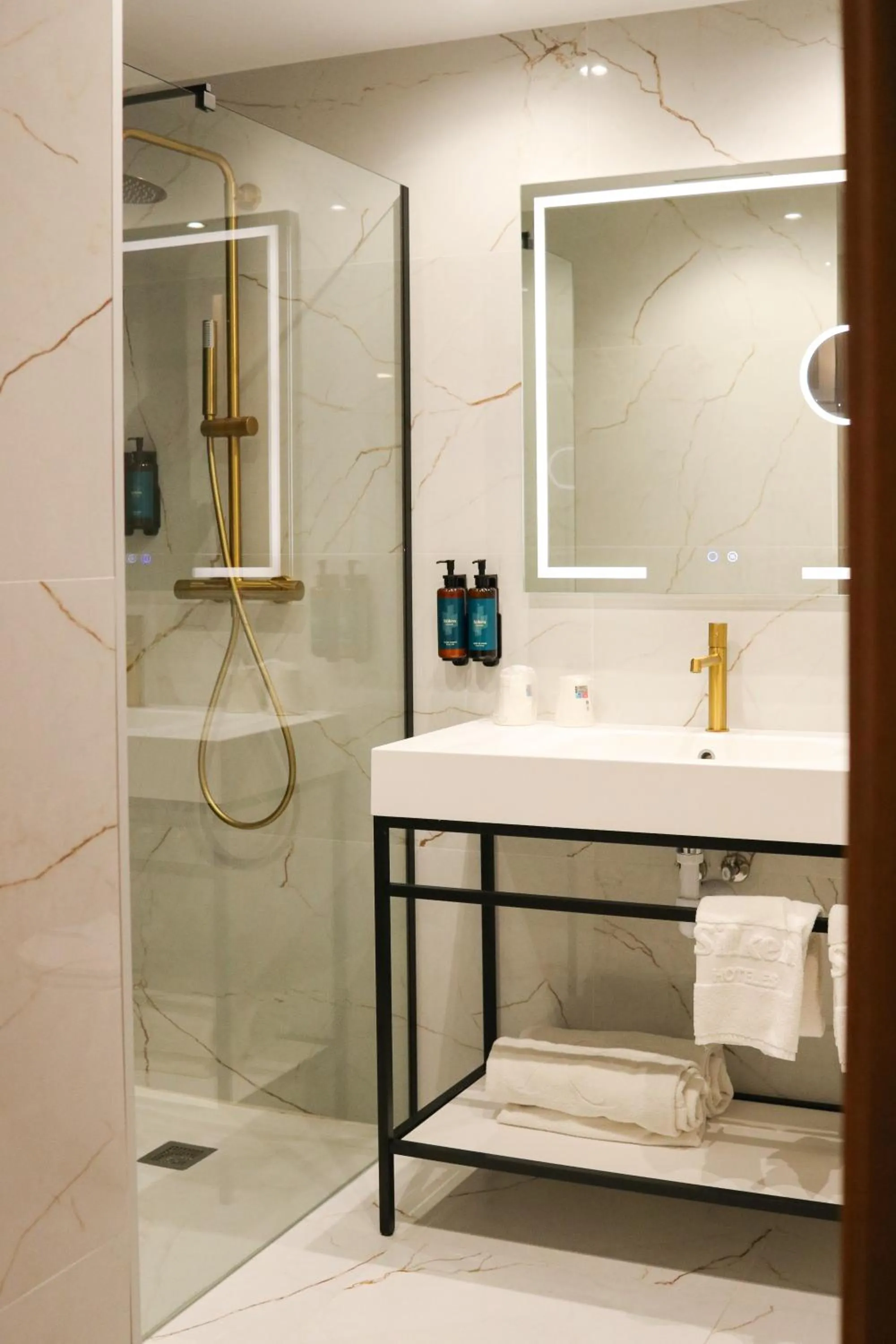 Bathroom in Silken Rona Dalba