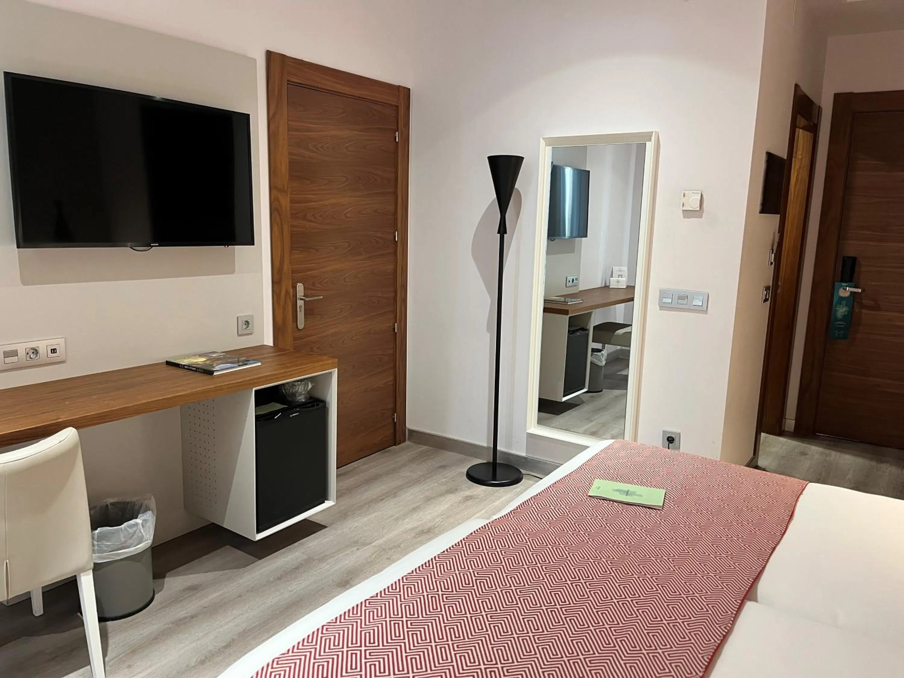 Bedroom, Bed in Silken Rona Dalba