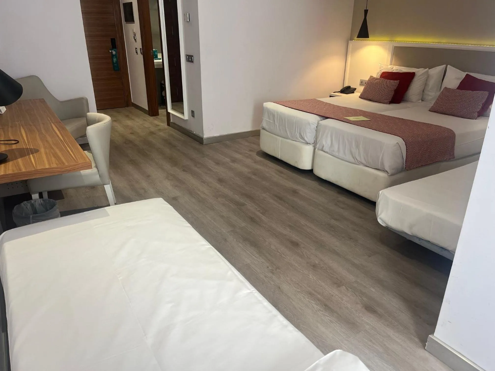 Bedroom, Bed in Silken Rona Dalba