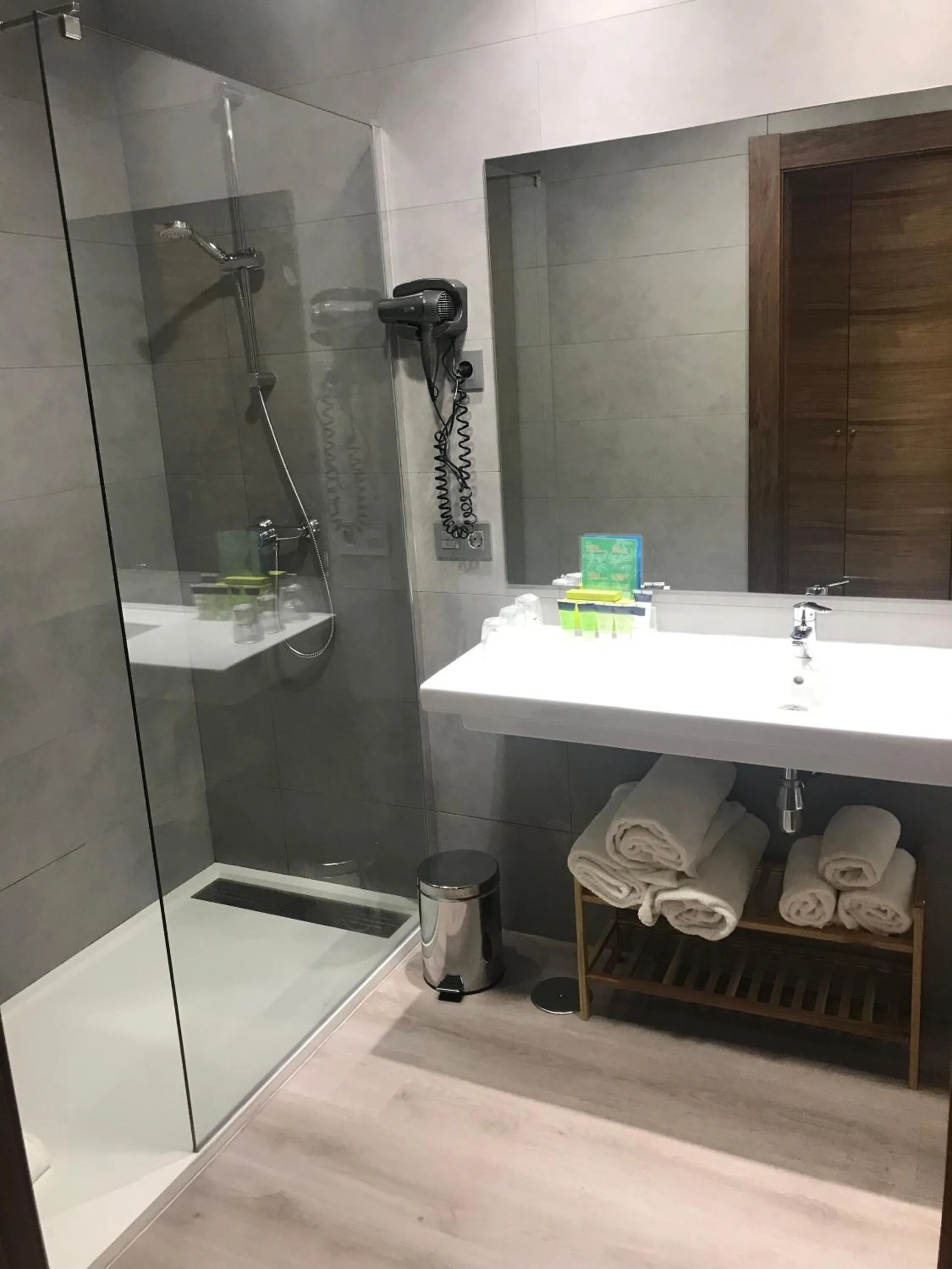 Bathroom in Silken Rona Dalba