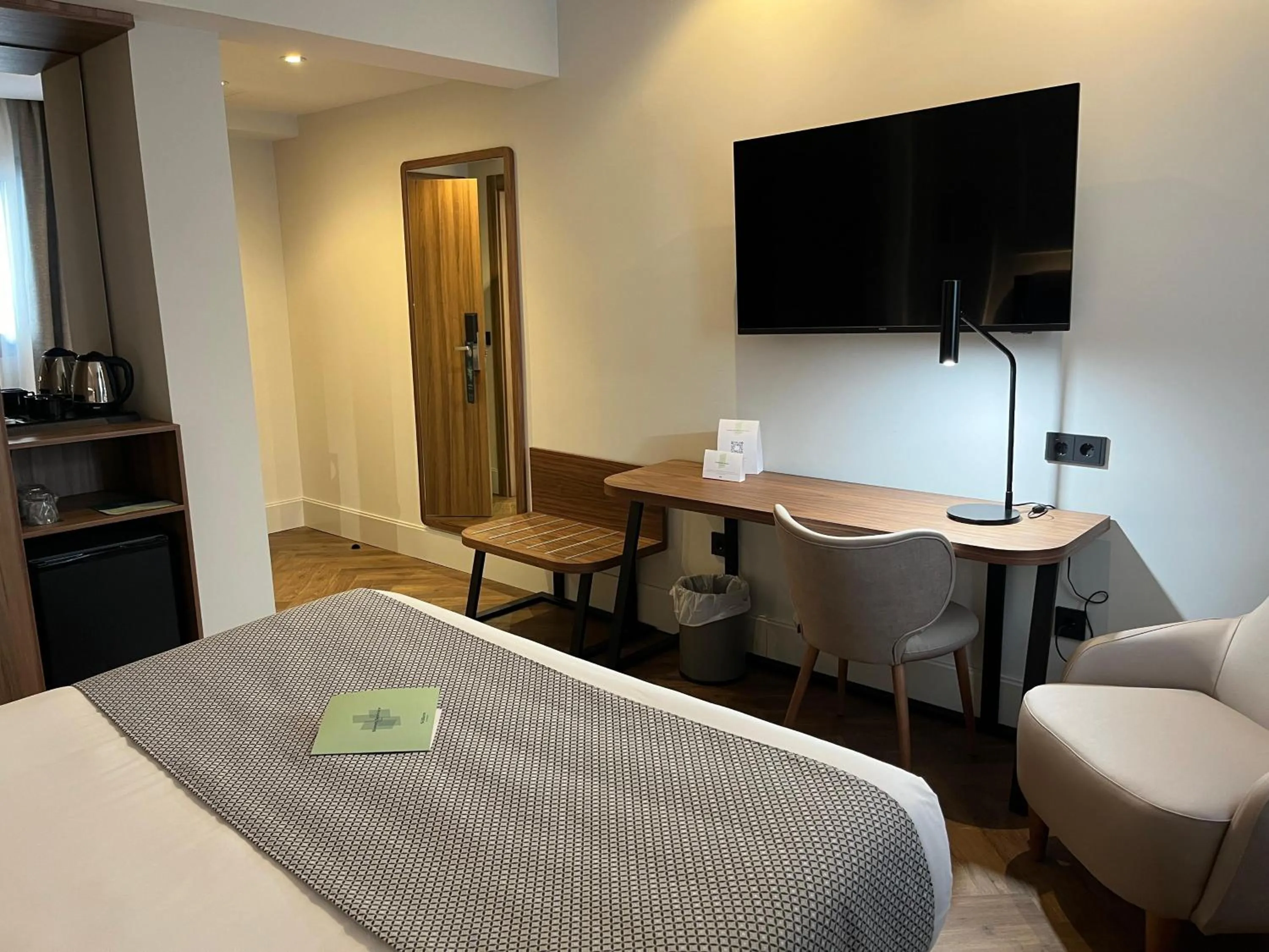 Bedroom, Bed in Silken Rona Dalba