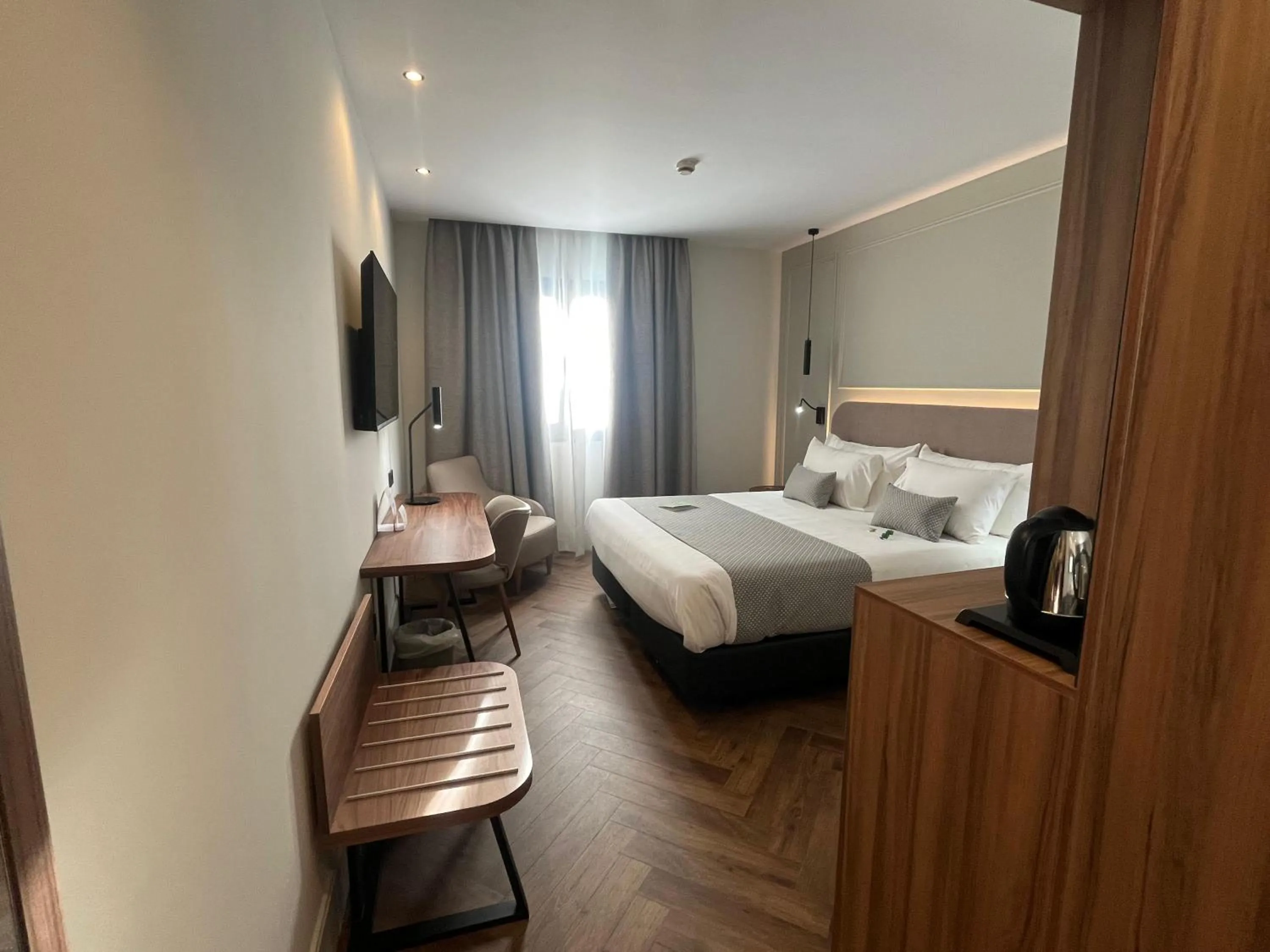 Bedroom, Bed in Silken Rona Dalba