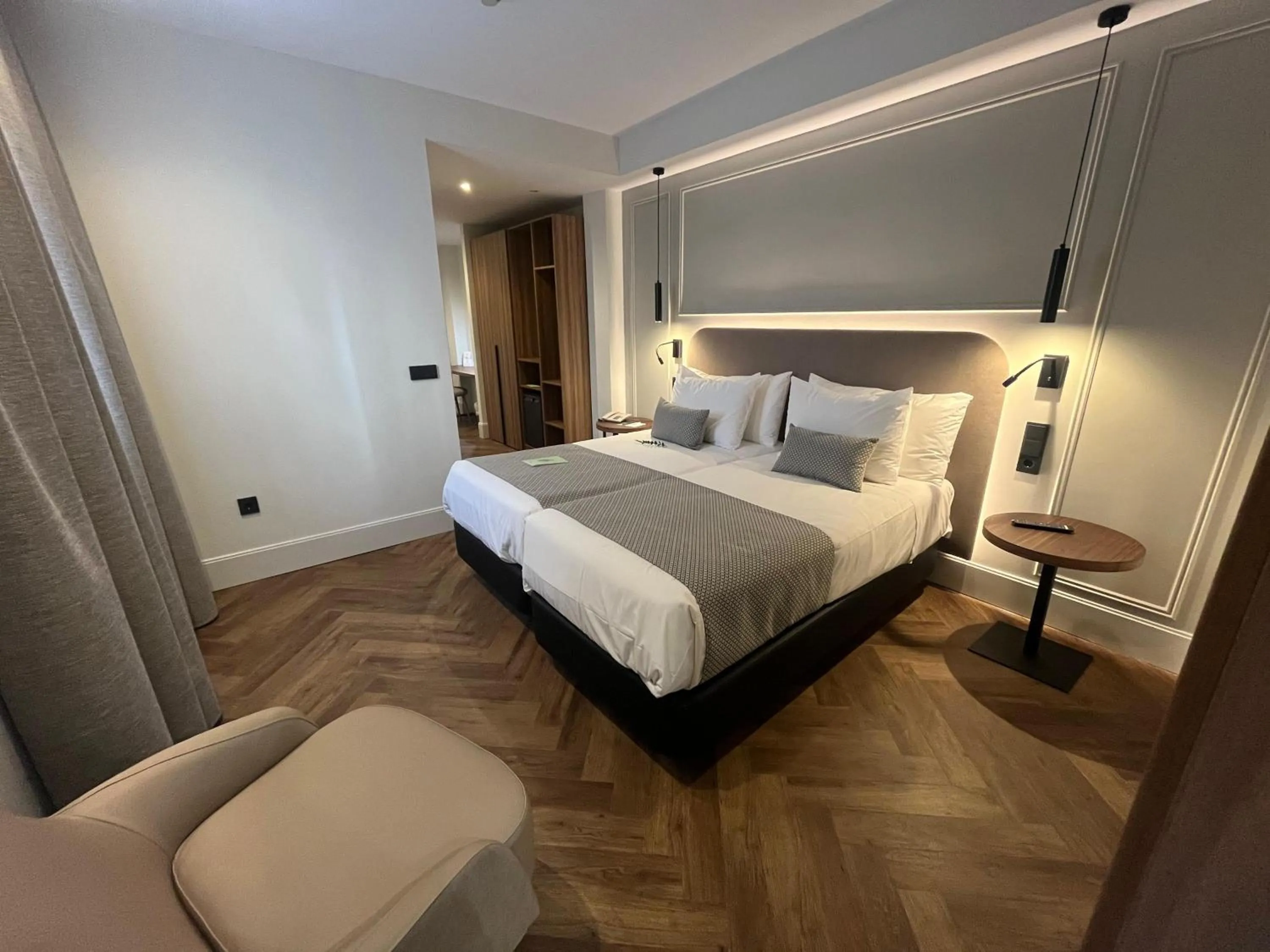 Bedroom, Bed in Silken Rona Dalba