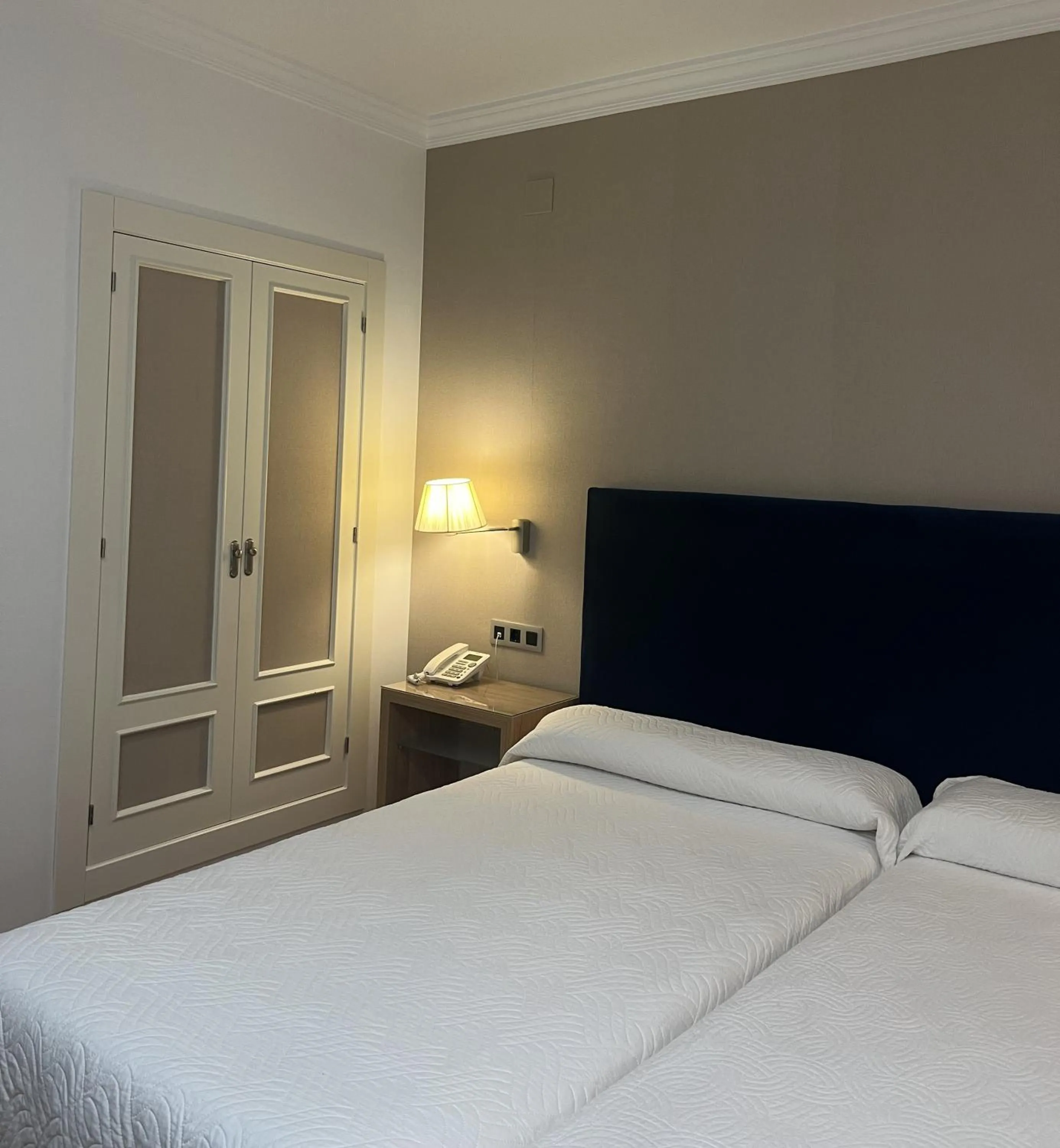 Bedroom, Bed in Hotel Santo Domingo Lucena