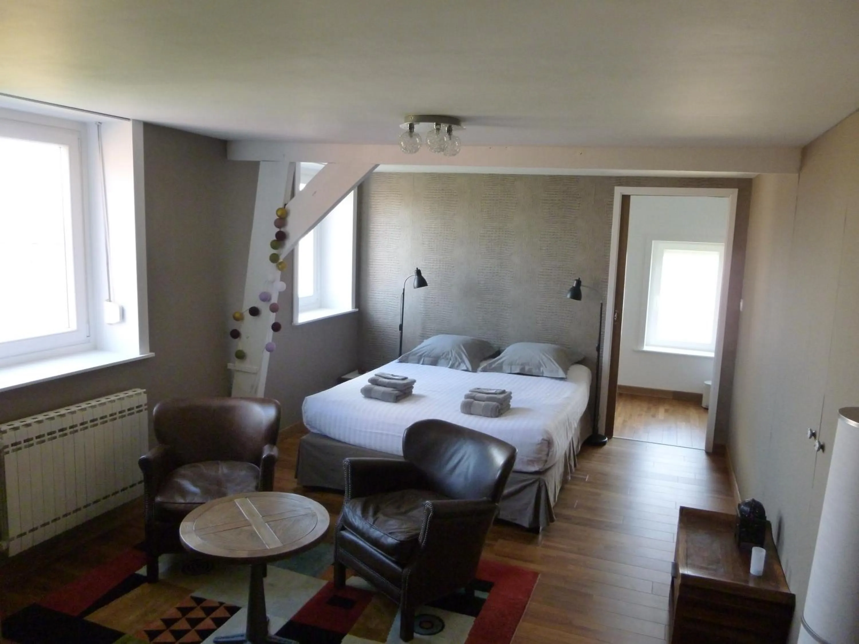 Photo of the whole room in Monts et Merveilles