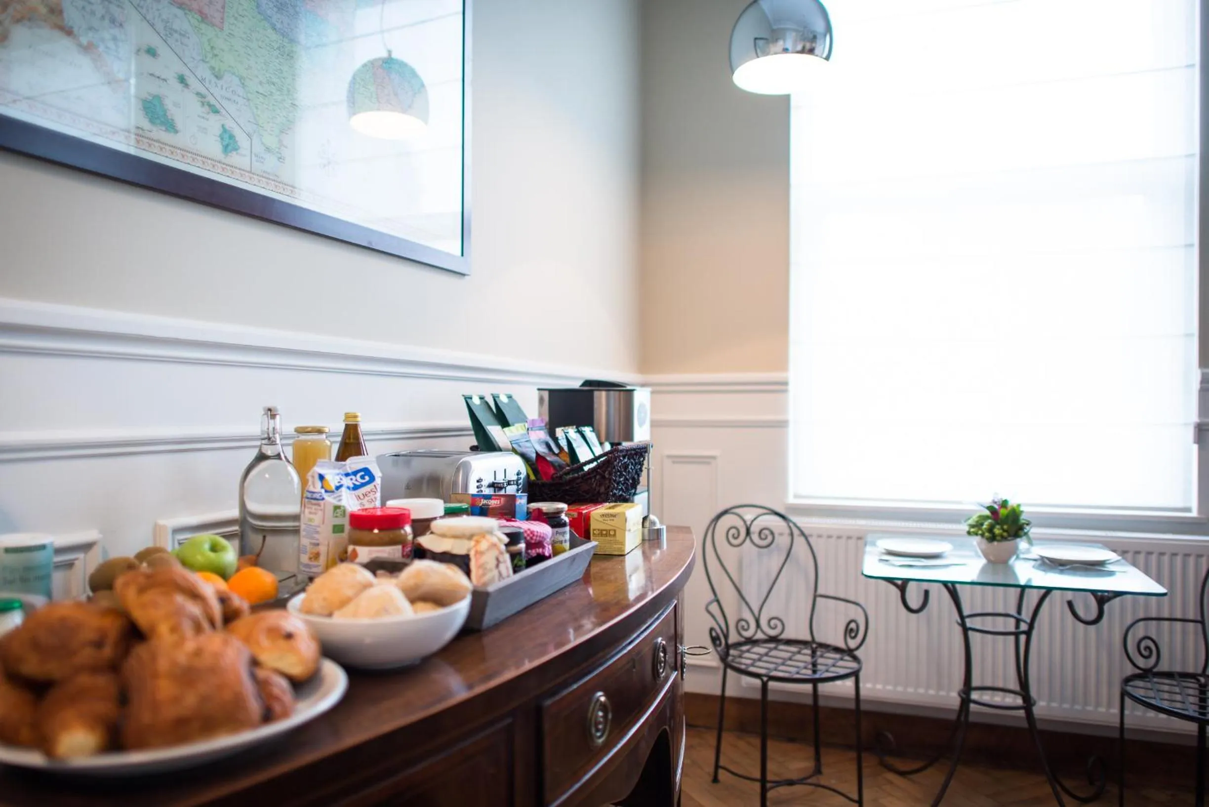 Lounge or bar in B&B Avenue Deschanel