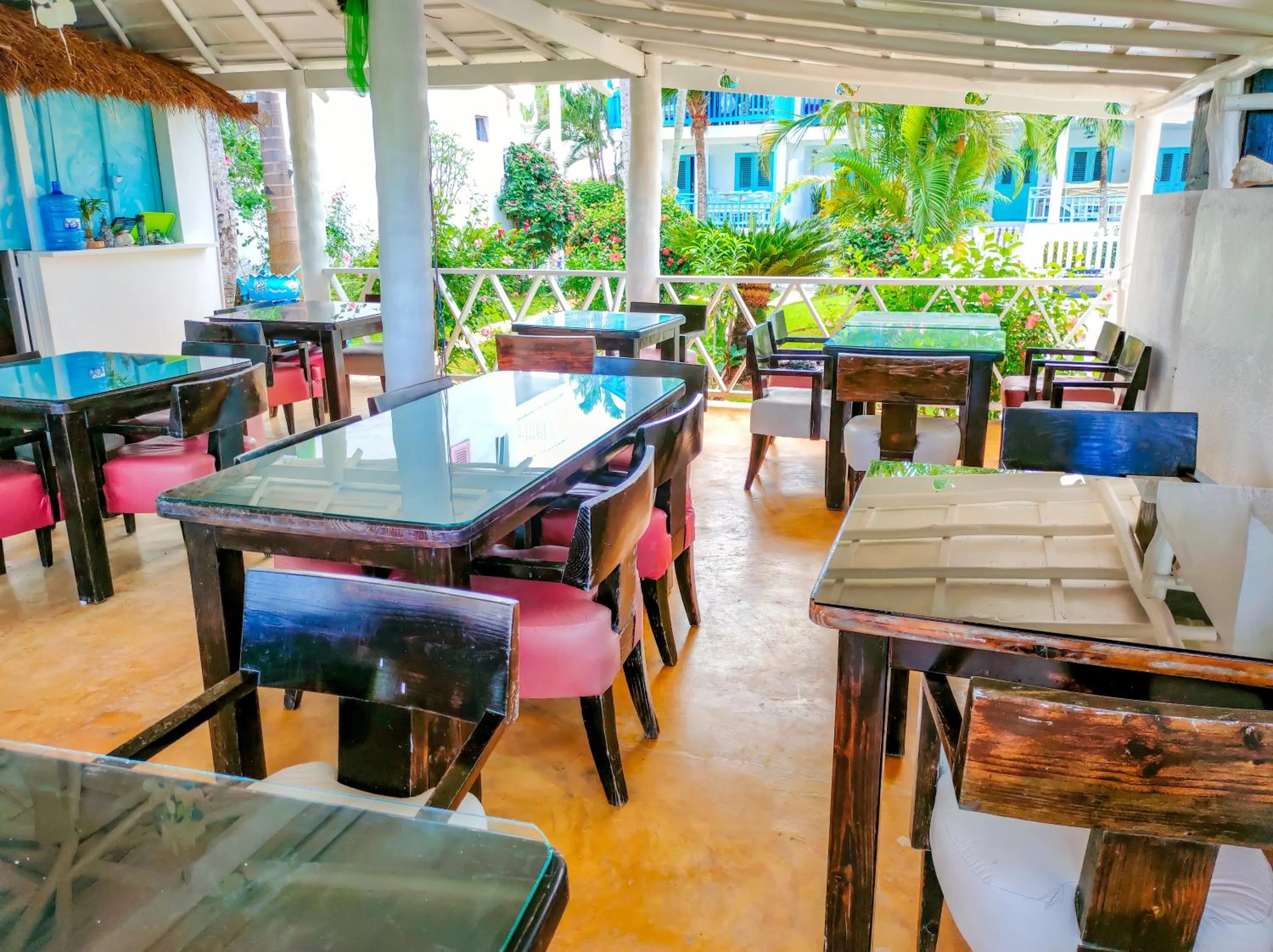 Restaurant/places to eat in B&B Aparthotel La Isleta