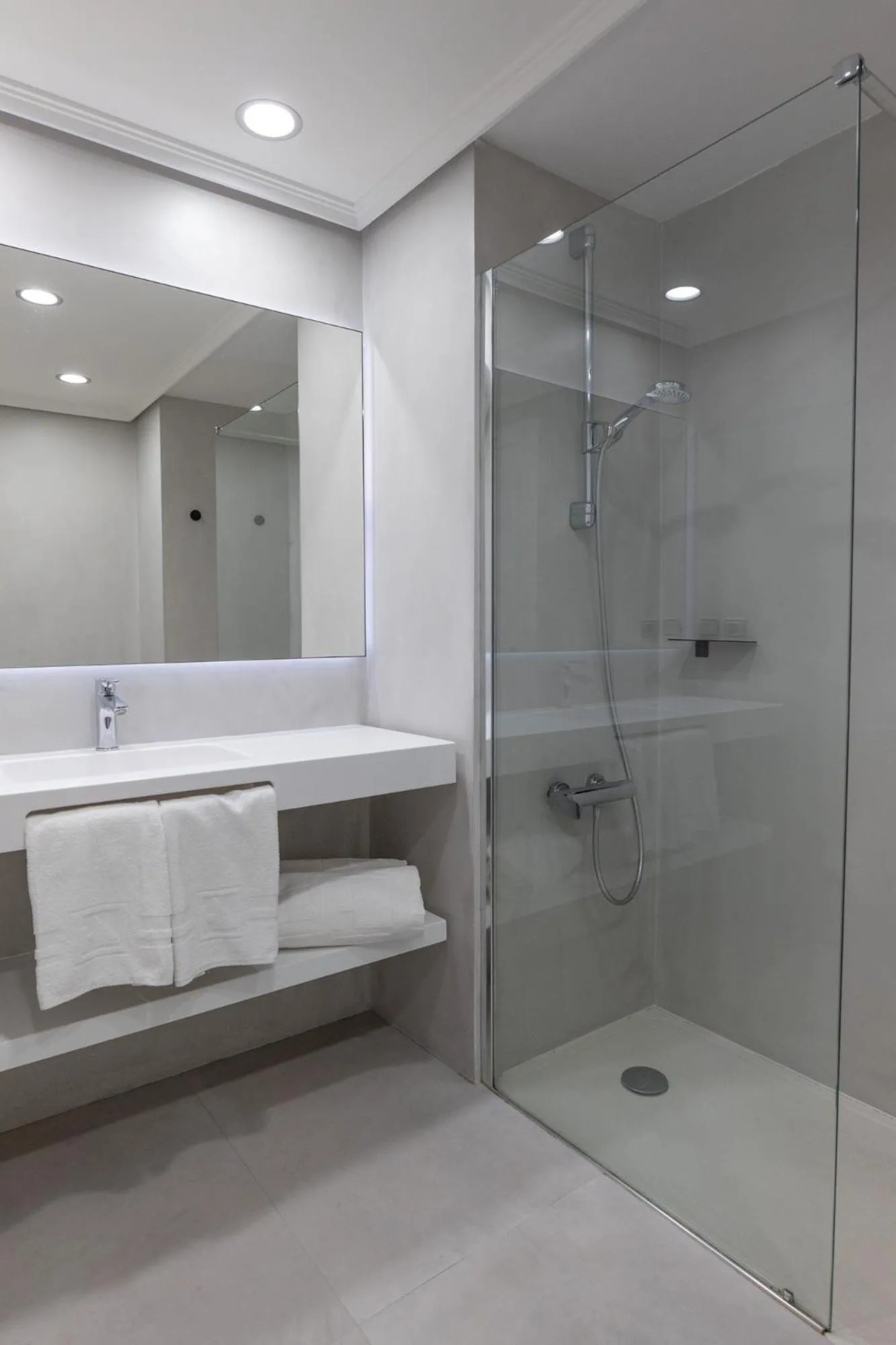 Shower in Eurostars Amara