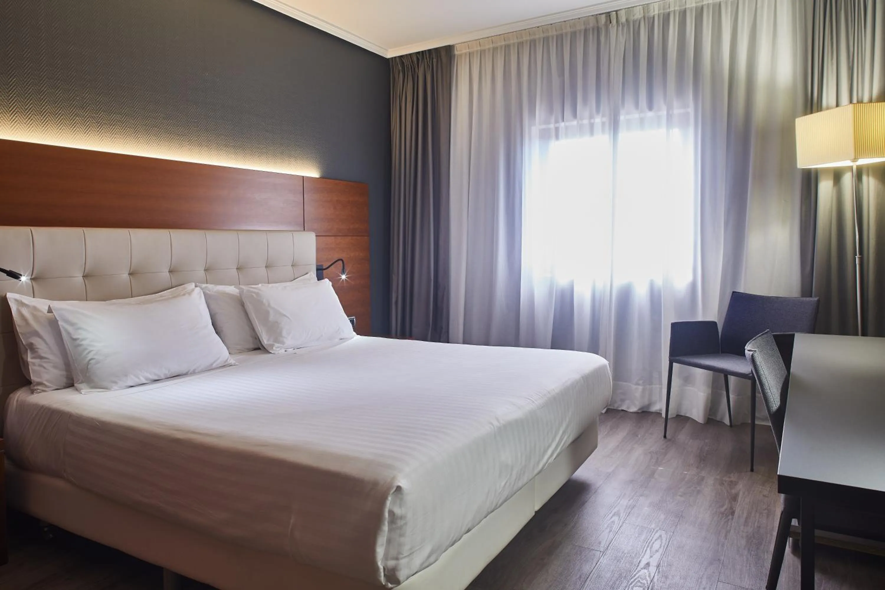 Comfort Double or Twin Room in Hotel Silken Amara Plaza