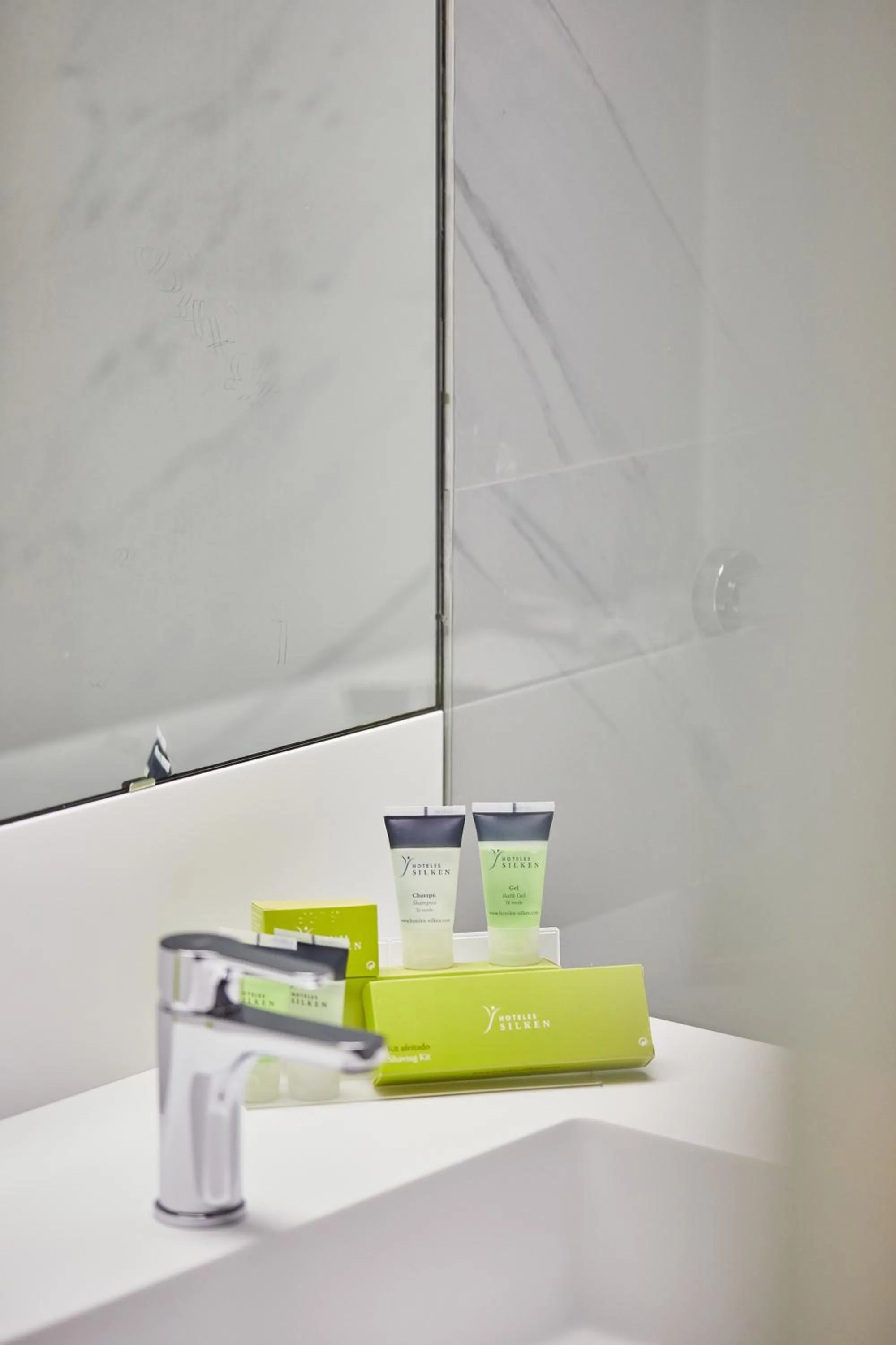 Bathroom in Silken Reino de Aragón