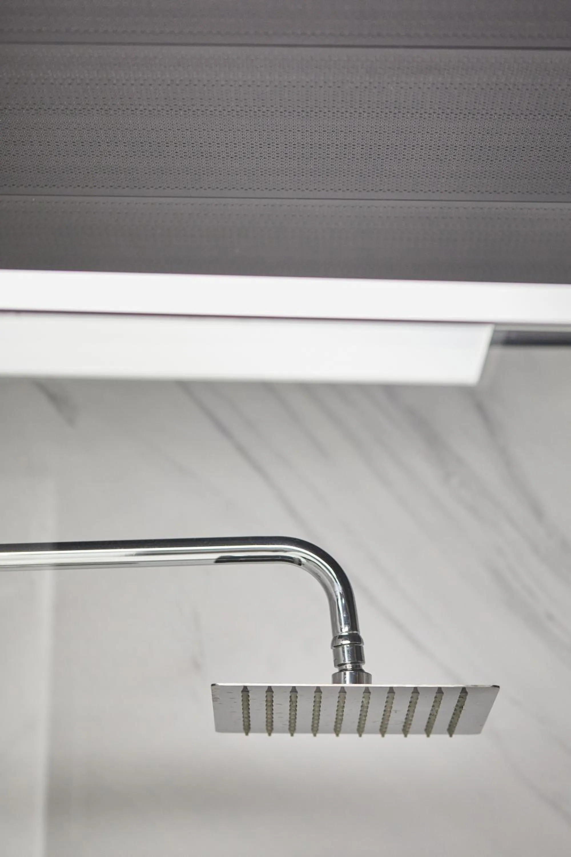 Shower in Silken Reino de Aragón