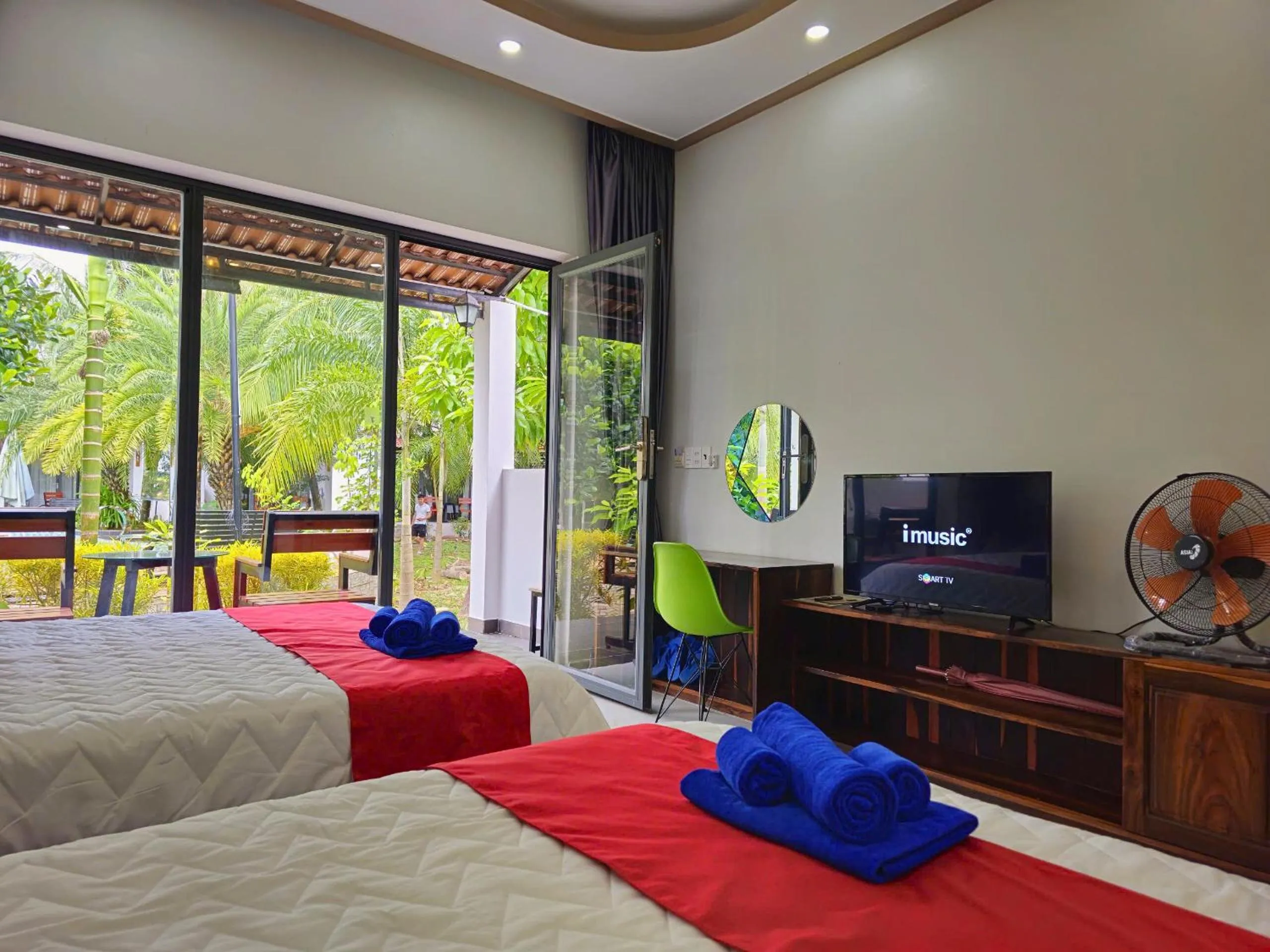 Photo of the whole room, Bed in Fla Village