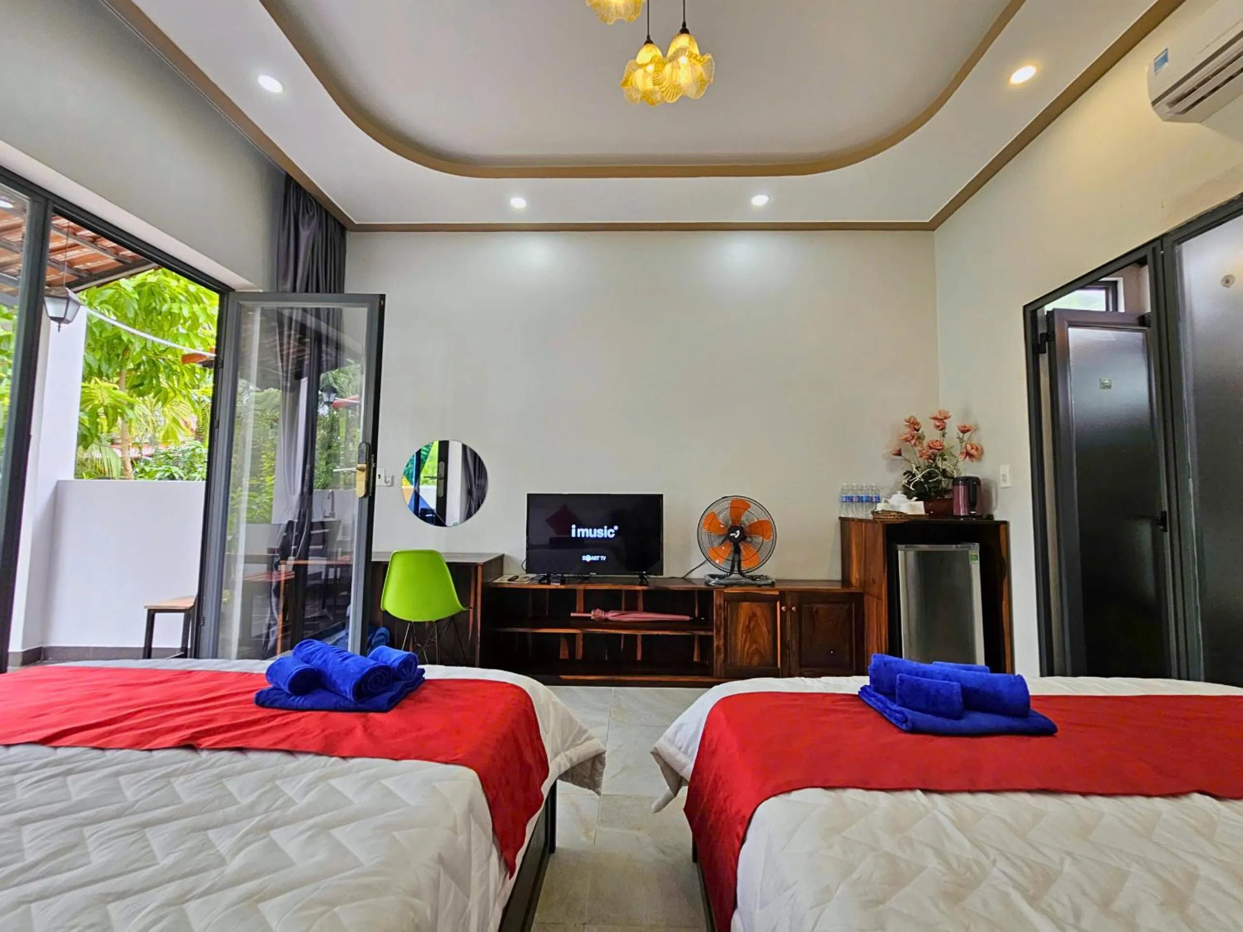 Living room, Bed in Fla Village