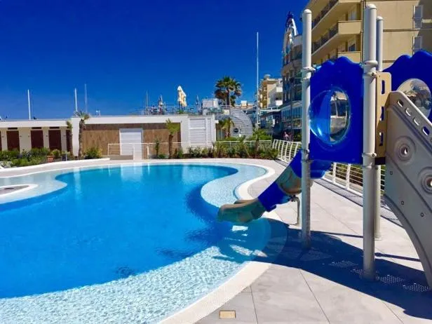 Swimming pool in Hotel Clipper