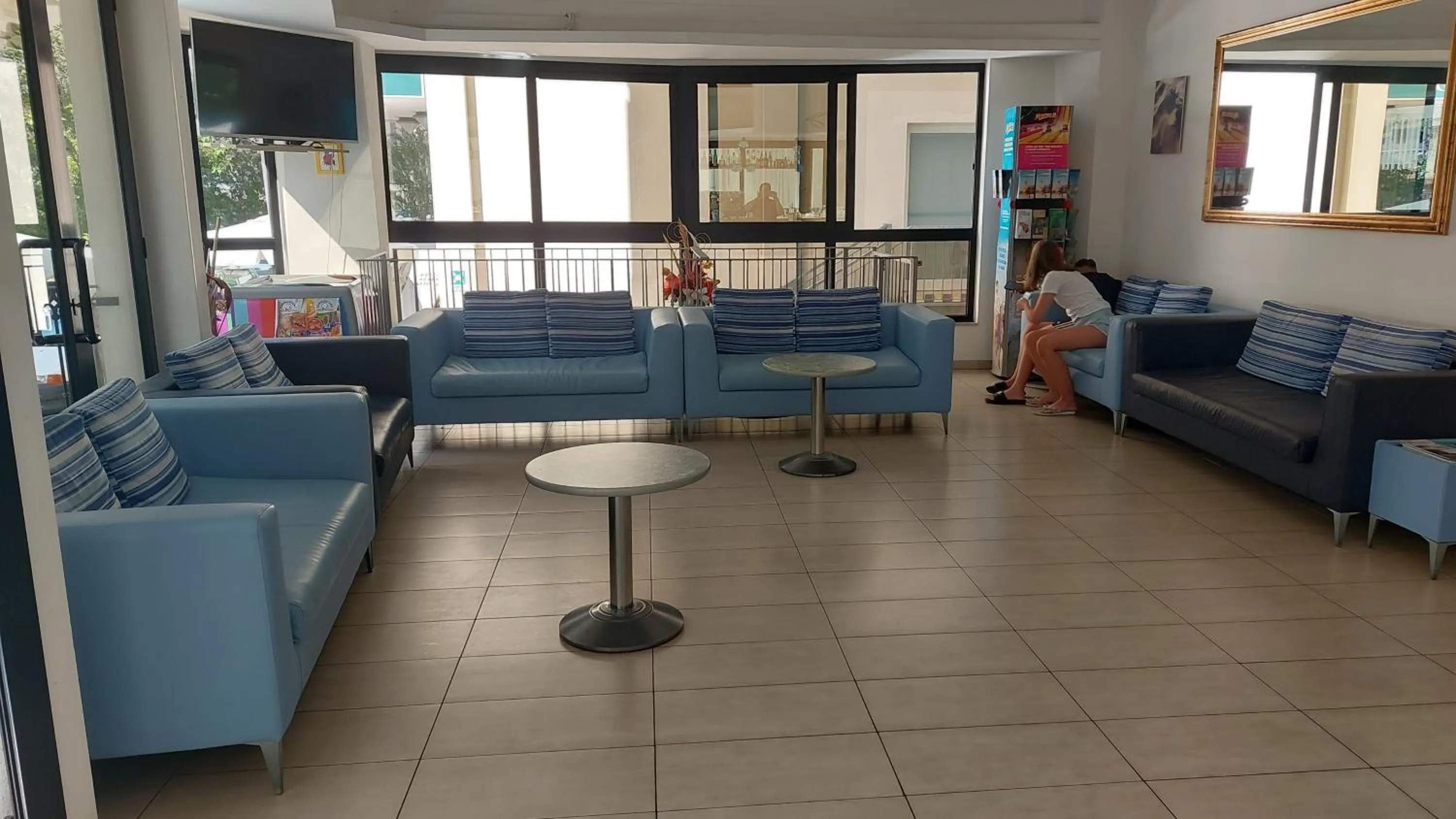 Communal lounge/ TV room in Hotel Clipper