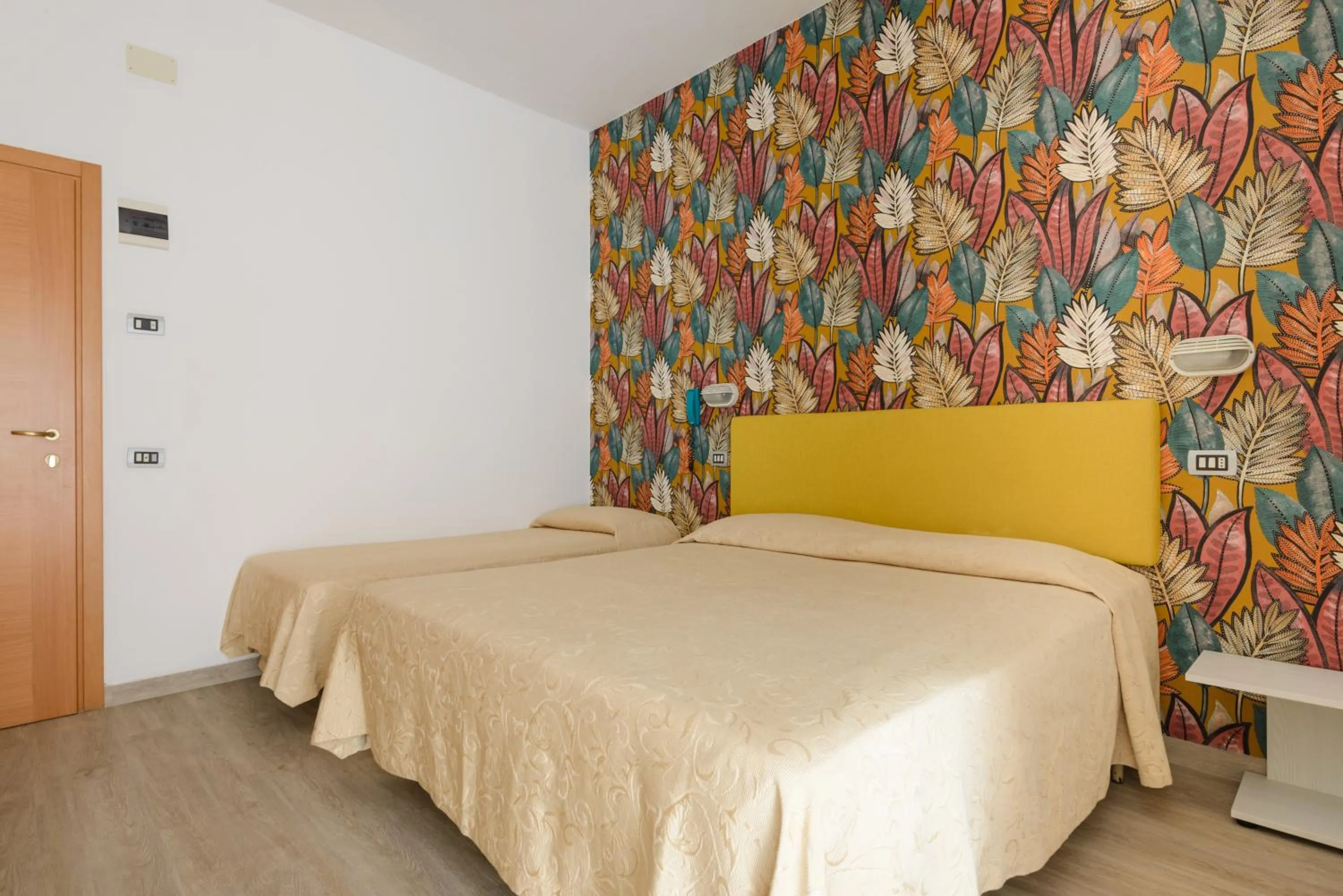 Bedroom, Bed in Hotel Clipper