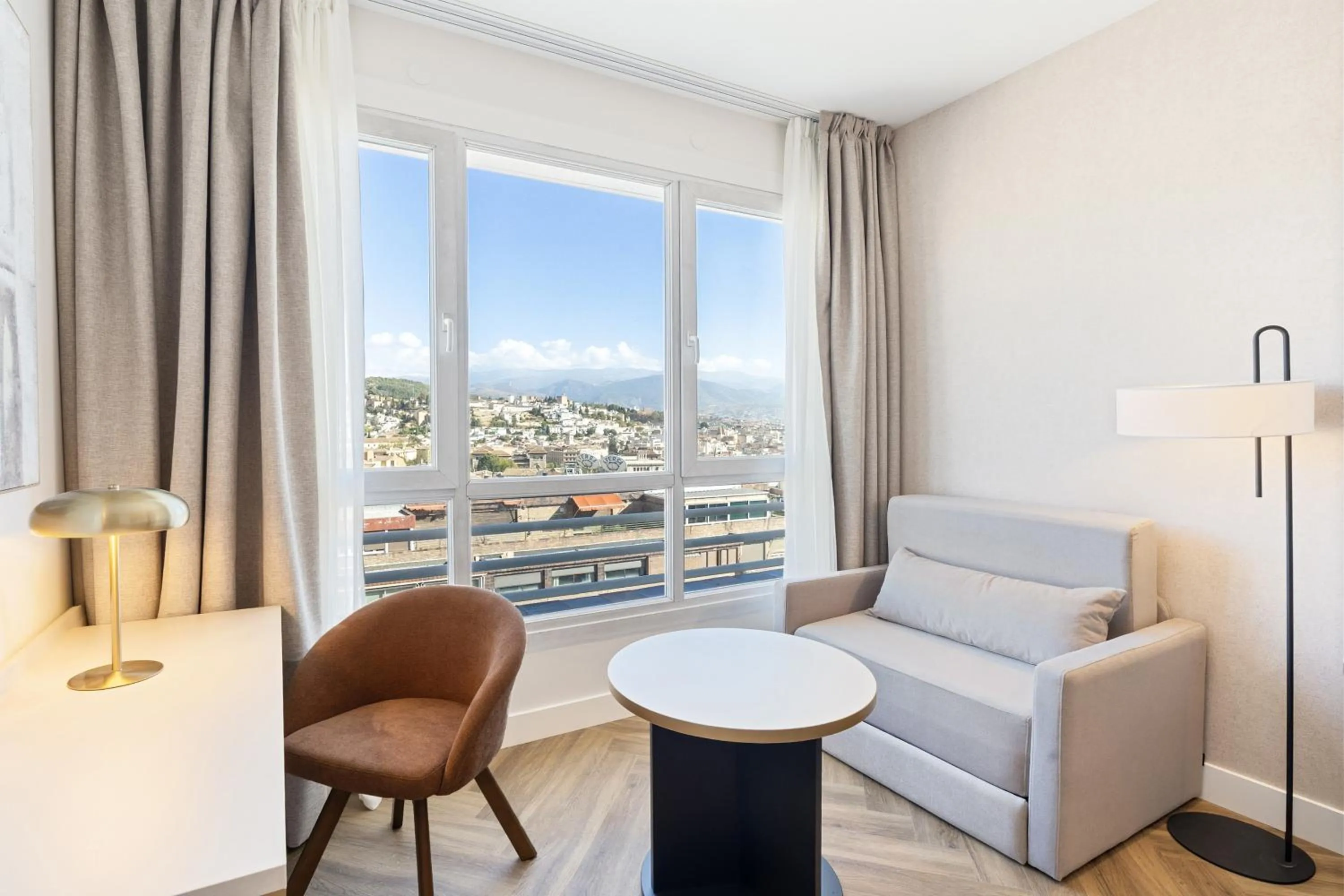 Photo of the whole room in Sercotel HMO Martina