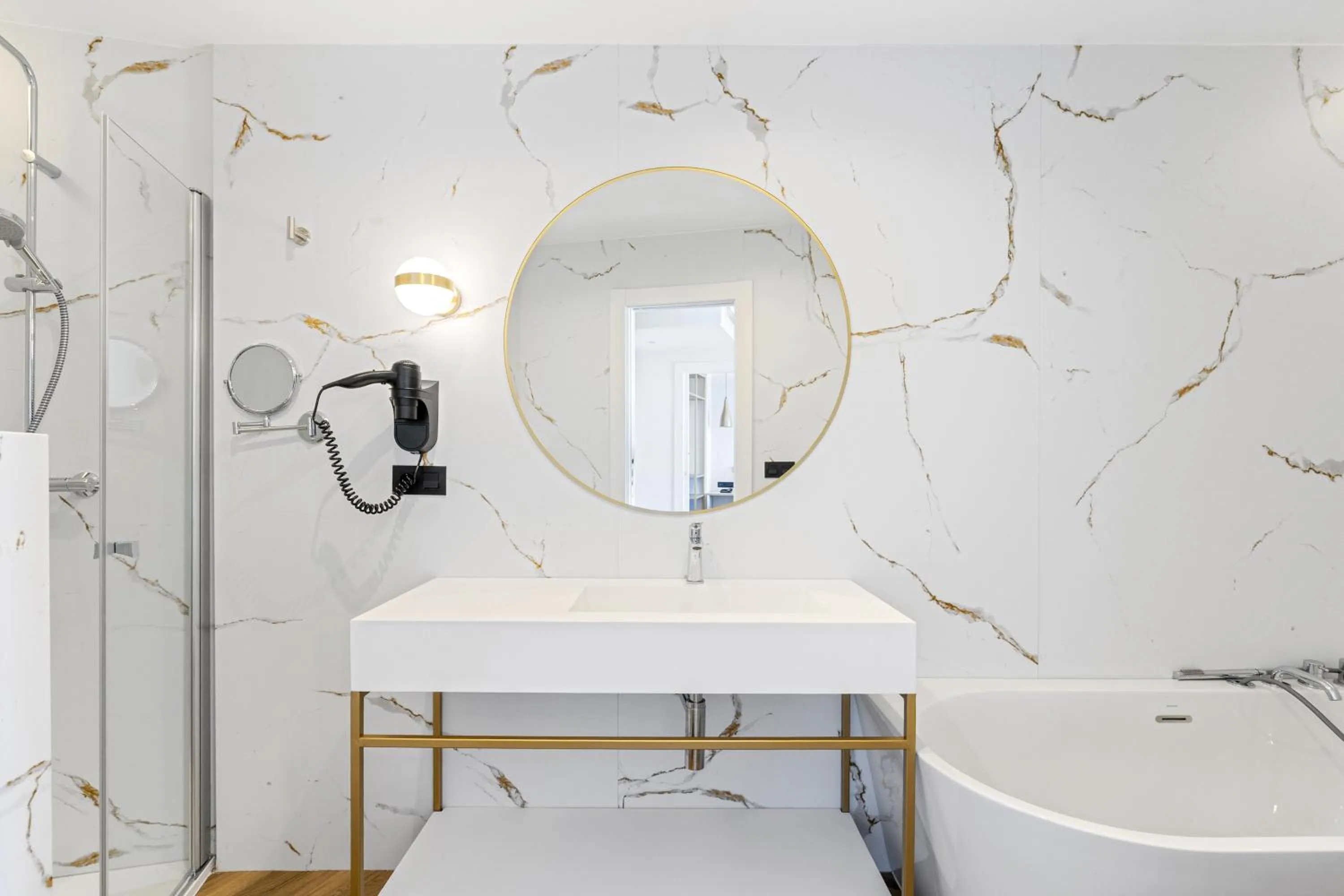 Photo of the whole room in Sercotel HMO Martina