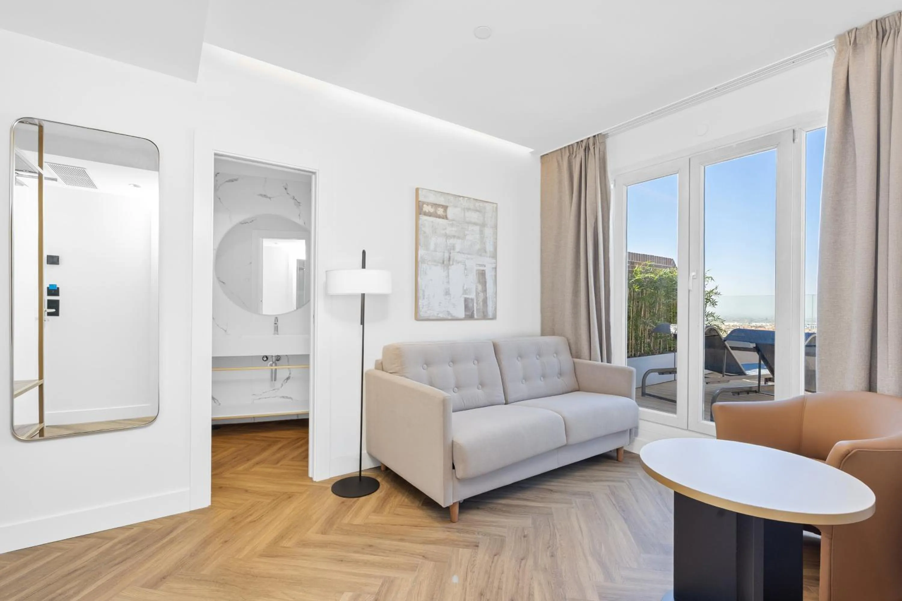 Photo of the whole room in Sercotel HMO Martina