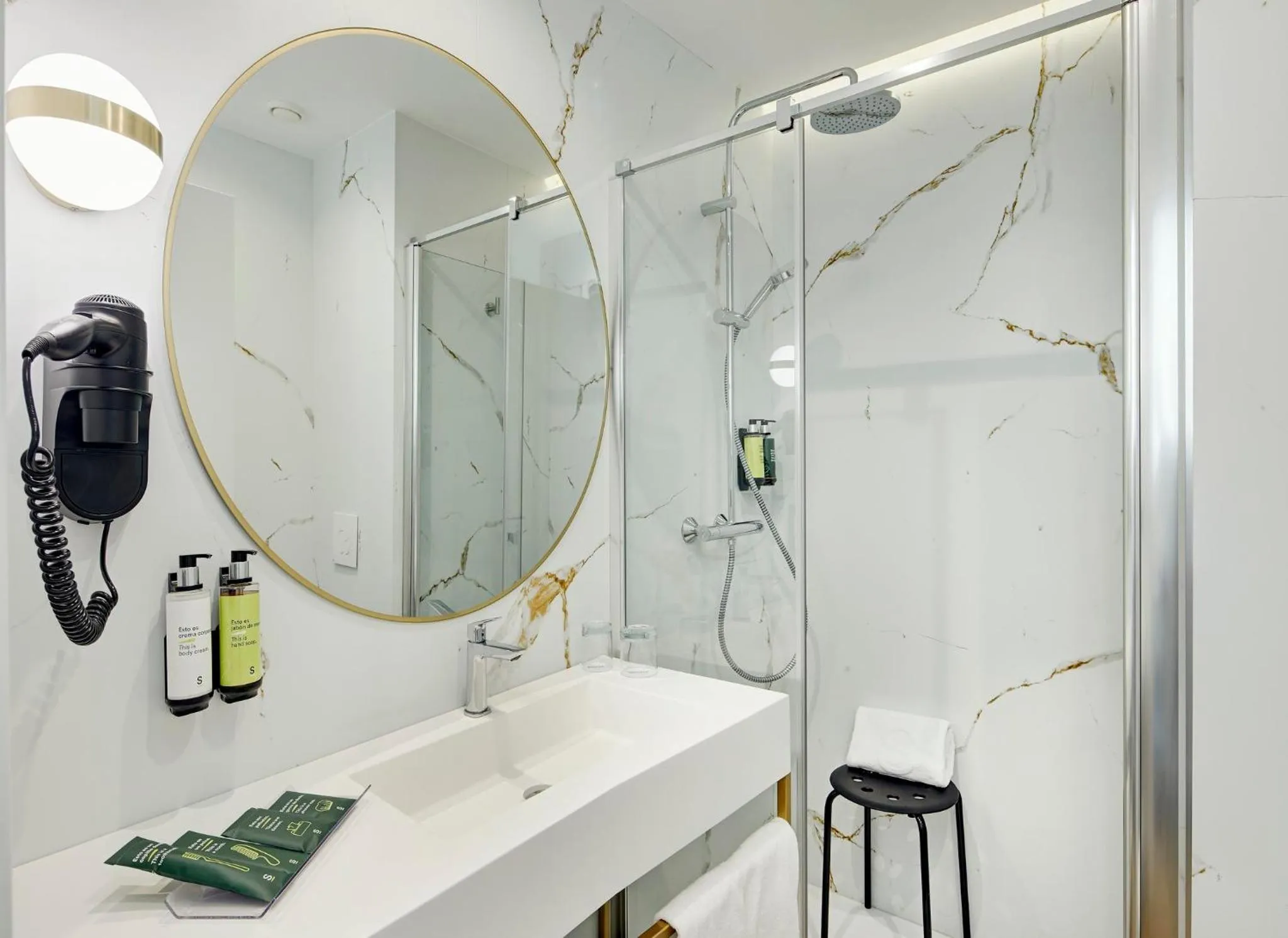 Bedroom in Sercotel HMO Martina