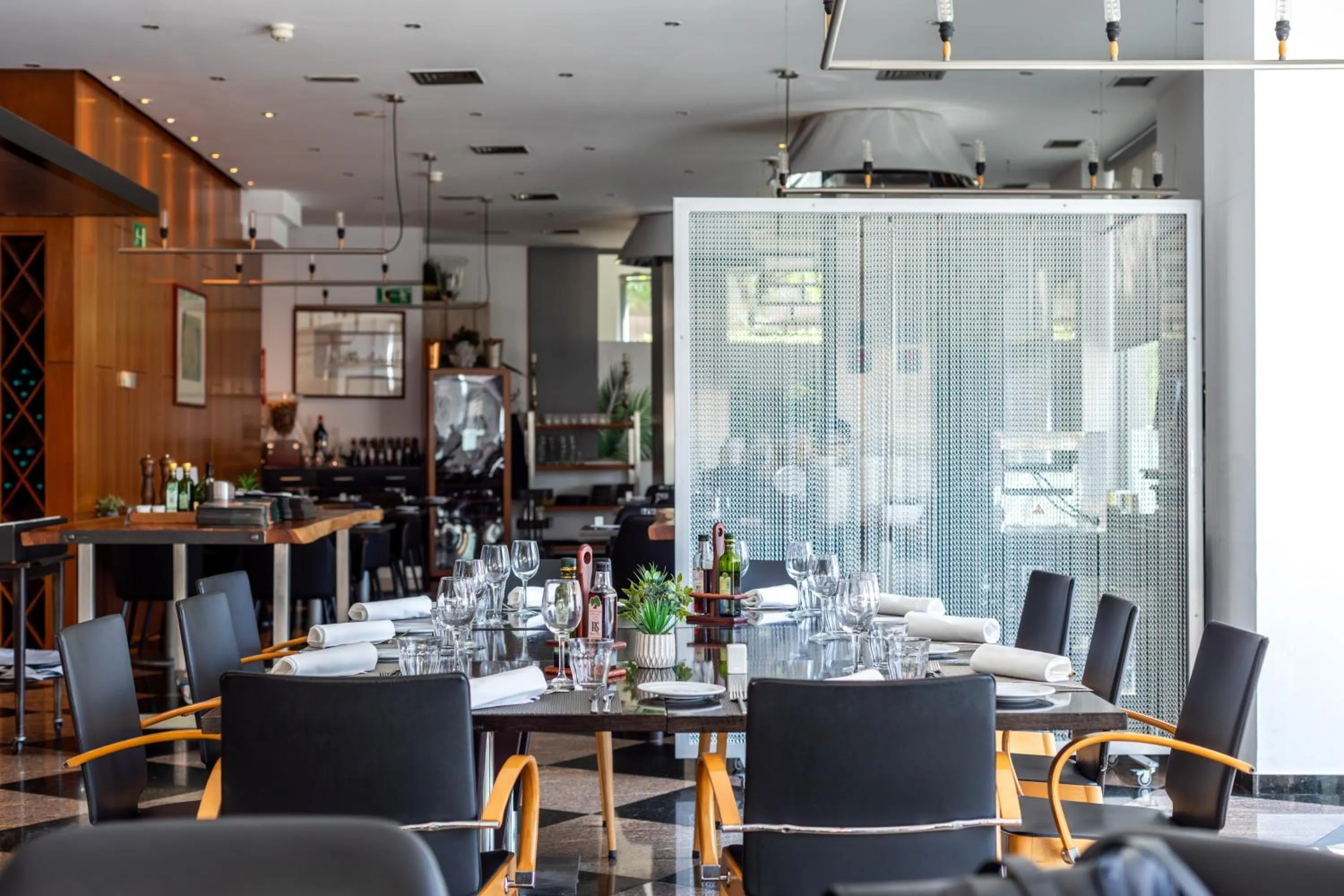 Restaurant/places to eat in Abba Sants