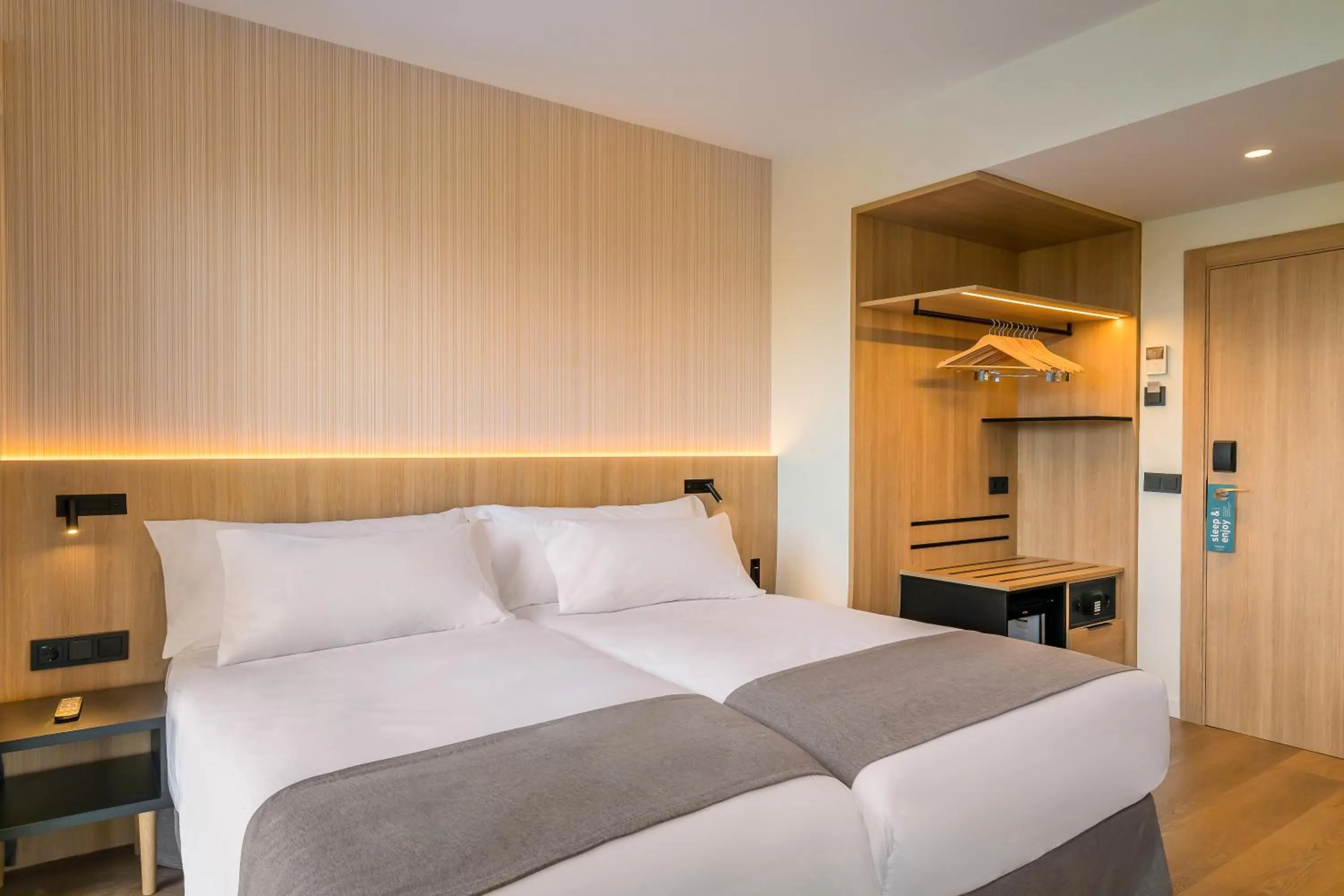 Photo of the whole room, Bed in Occidental Pamplona