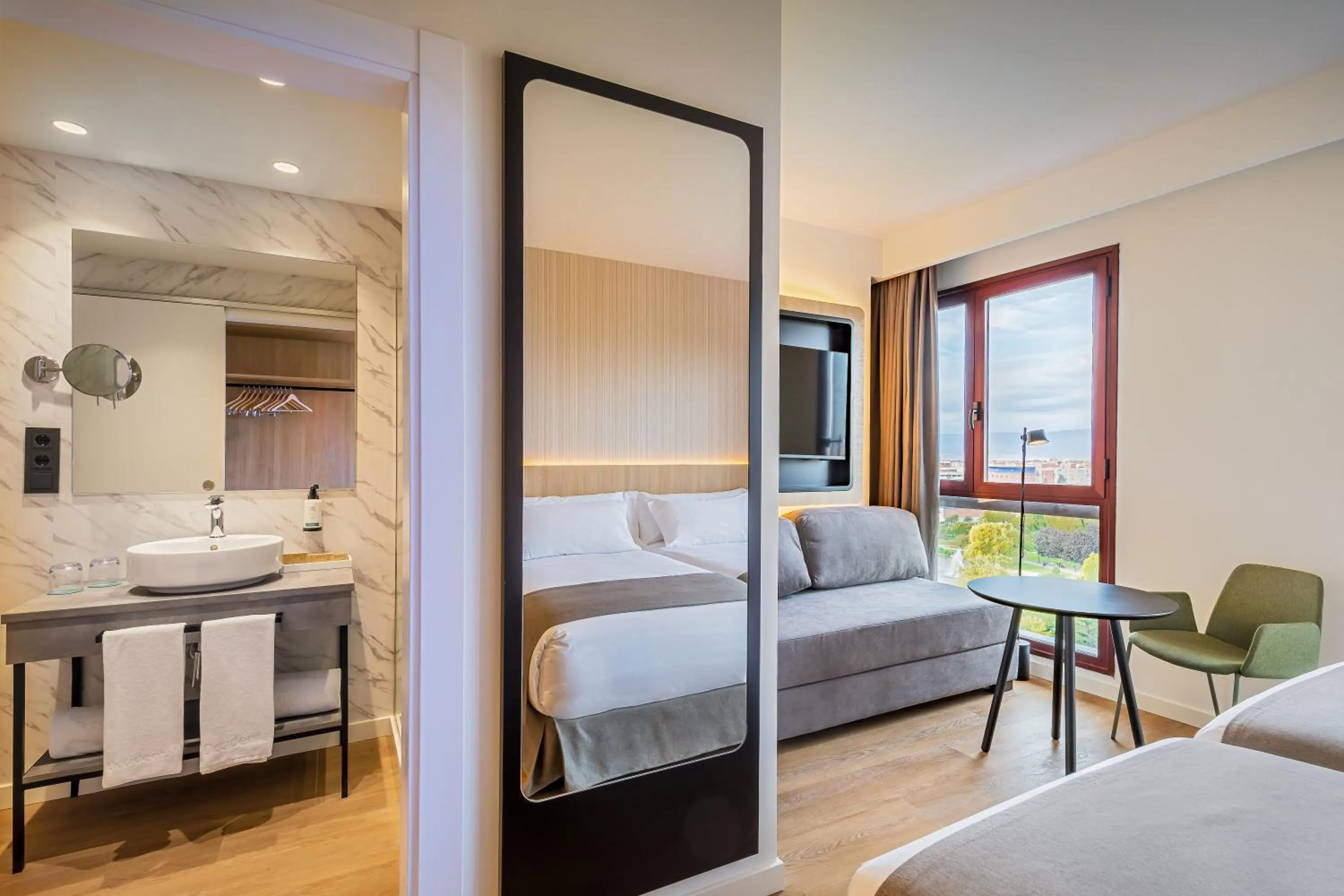 Photo of the whole room, Bed in Occidental Pamplona