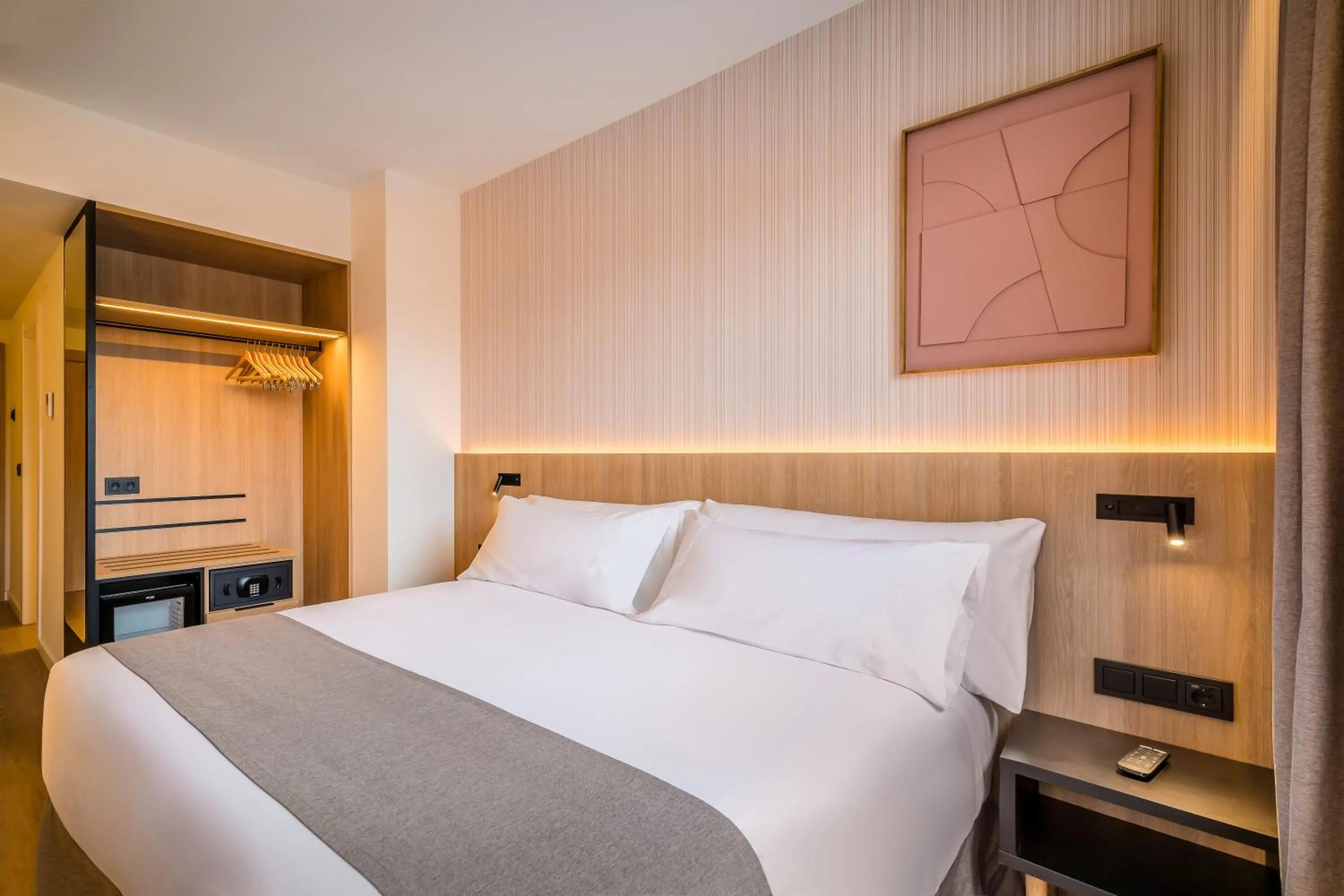 Photo of the whole room, Bed in Occidental Pamplona